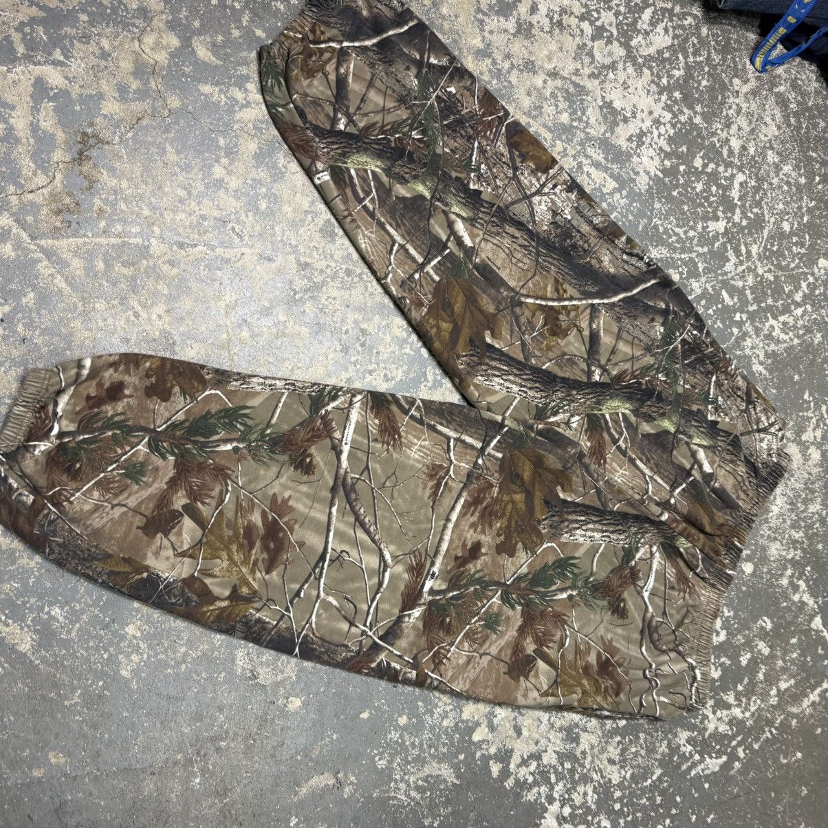 Vintage Vintage Liberty Camo Realtree Essential Baggy SweatPants USA Size US 36 / EU 52 - 13 Thumbnail