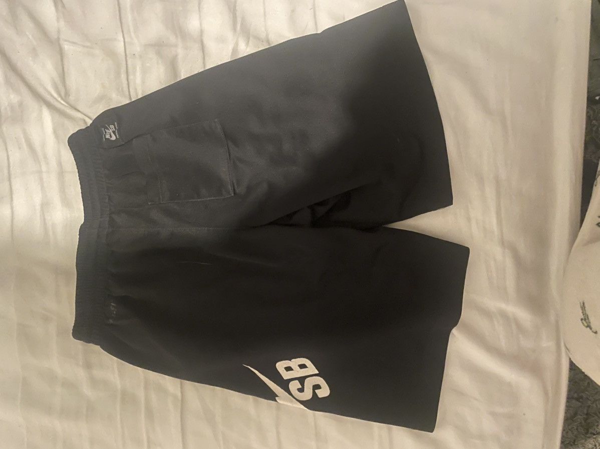 Nike Black nike sb shorts Size US 30 / EU 46 - 2 Thumbnail