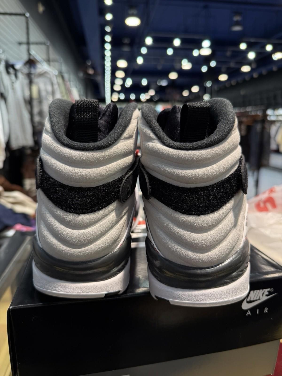 Jordan Brand Nike Air Jordan 8 Retro ‘Bugs Bunny’ (305381-100) 10 New Size US 10 / EU 43 - 8 Thumbnail