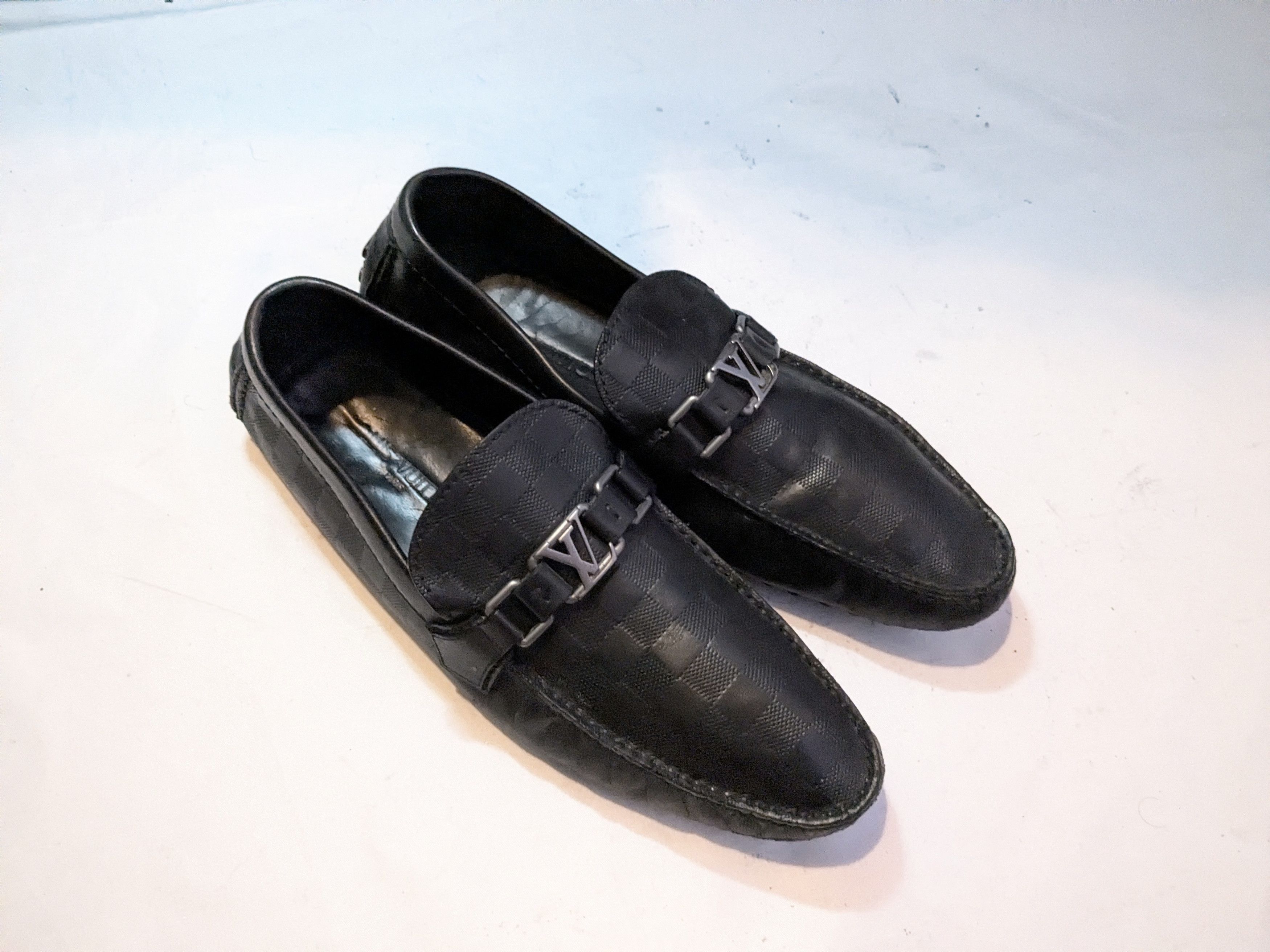 Louis Vuitton Louis Vuitton Driving Loafers Black 11 Leather LV Buckle Size US 11 / EU 44 - 3 Thumbnail