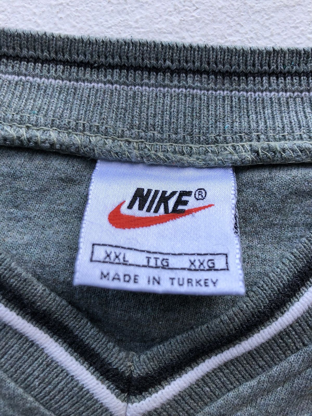 Nike Nike vintage 00s Big logo Sweatshirt Size US L / EU 52-54 / 3 - 5 Thumbnail
