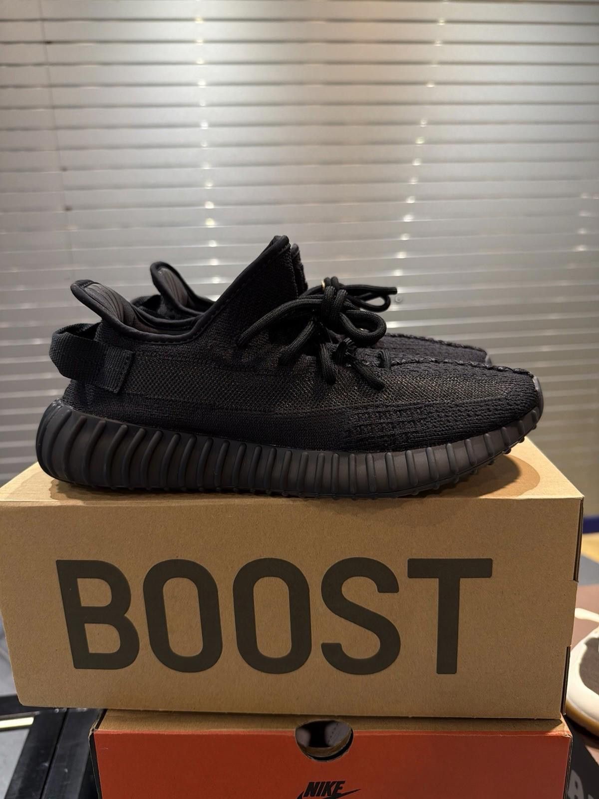 Adidas adidas Yeezy Boost 350 V2 'Onyx' HQ4540 Size 8.5 Men NEW Size US 8.5 / EU 41-42 - 2 Thumbnail