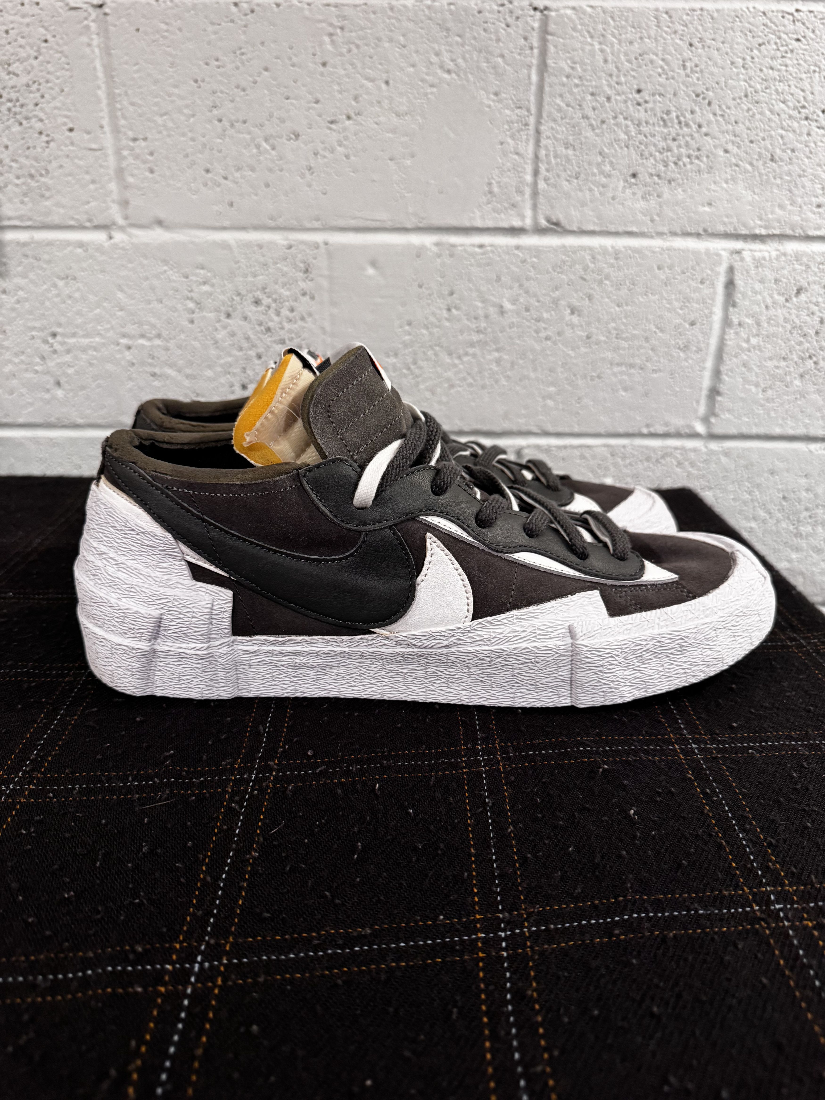 Nike Nike x sacai Blazer Low Size US 12 / EU 45 - 3 Thumbnail