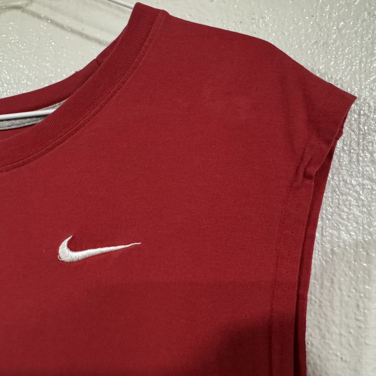 Nike Nike Sleeveless Shirt Embroidered Check Swoosh Size XL Red Size US XL / EU 56 / 4 - 6 Thumbnail