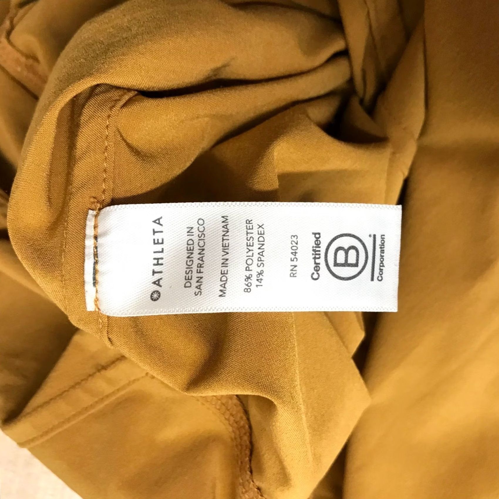Athleta ATHLETA WOMEN'S S SMALL GOLD SHORT SLEEVE V NECK POLYESTER BLEND ROMPER Size 28" / US 6 / IT 42 - 8 Thumbnail