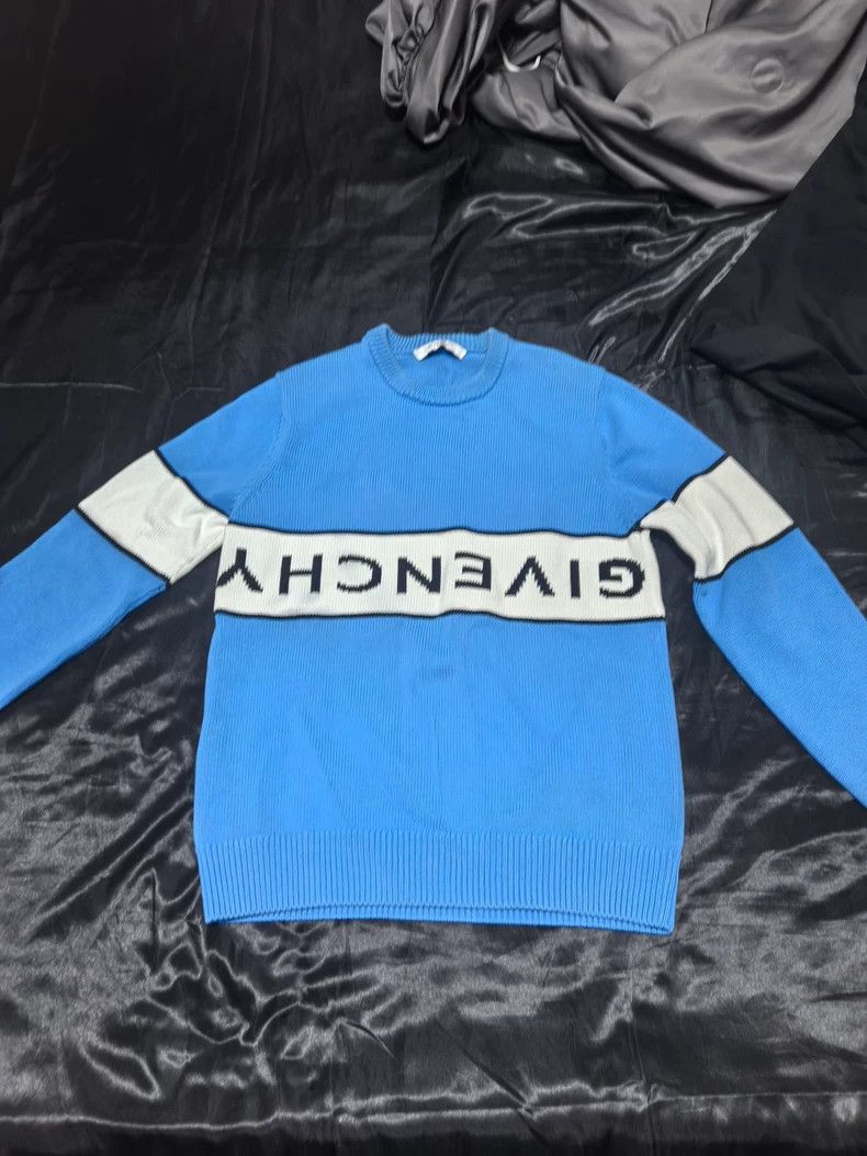 Givenchy Givenchy Classic Model Sweater Size M Size US M / EU 48-50 / 2 - 1 Thumbnail