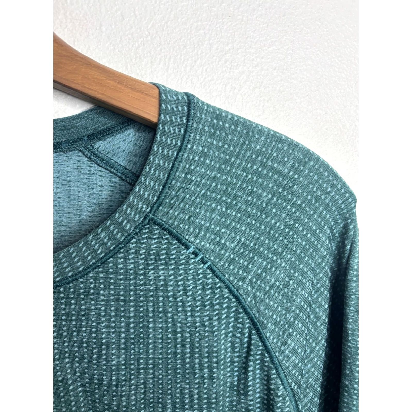 Lululemon Lululemon Long Sleeve Shirt Mens Green Teal Crewneck Raglan Athletic Running Size US L / EU 52-54 / 3 - 4 Thumbnail