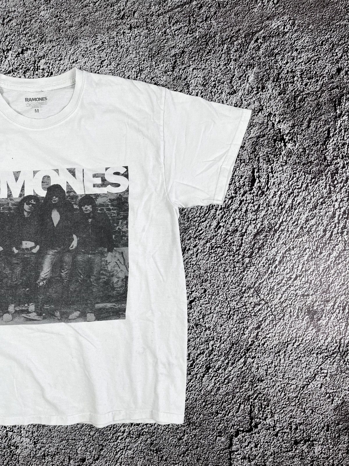 Band Tees Vintage Y2K Ramones big logo rock t shirt streetwear size M Size US M / EU 48-50 / 2 - 3 Thumbnail