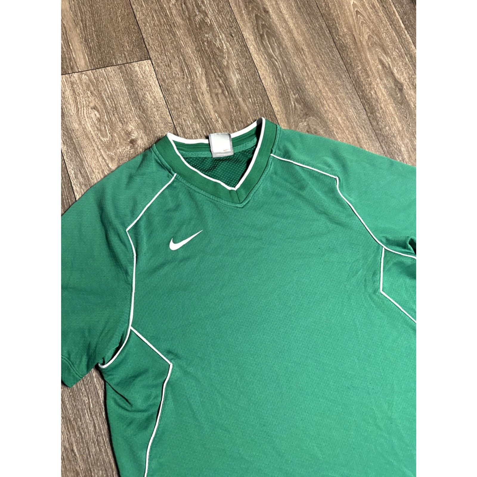 Nike VINTAGE Nike Basketball Shirt Medium Green Jersey V-Neck M Mens Size US M / EU 48-50 / 2 - 2 Thumbnail
