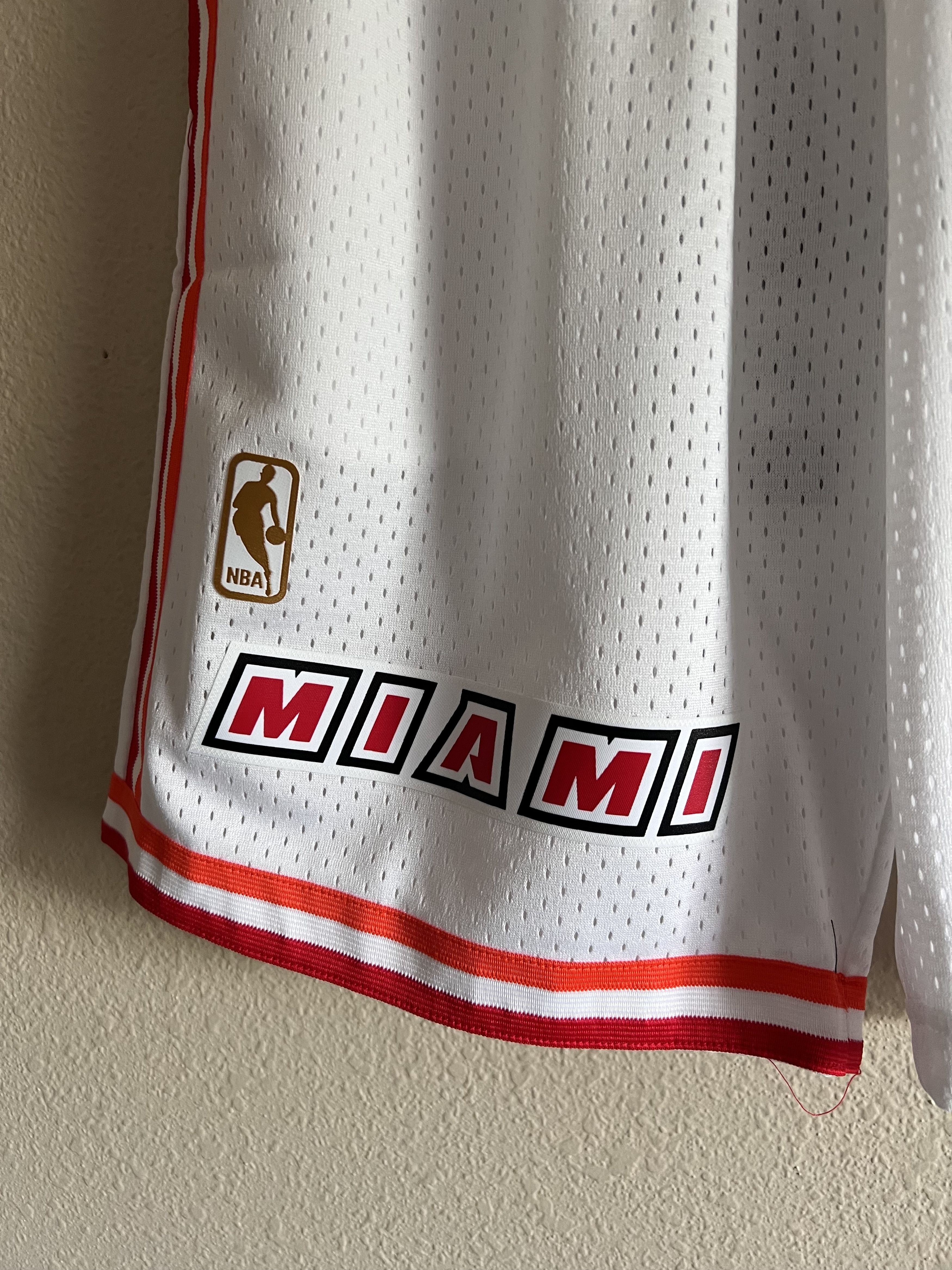 Mitchell & Ness Mitchell & Ness Miami Heat Swingman Shorts 96-97 Size US 30 / EU 46 - 2 Thumbnail