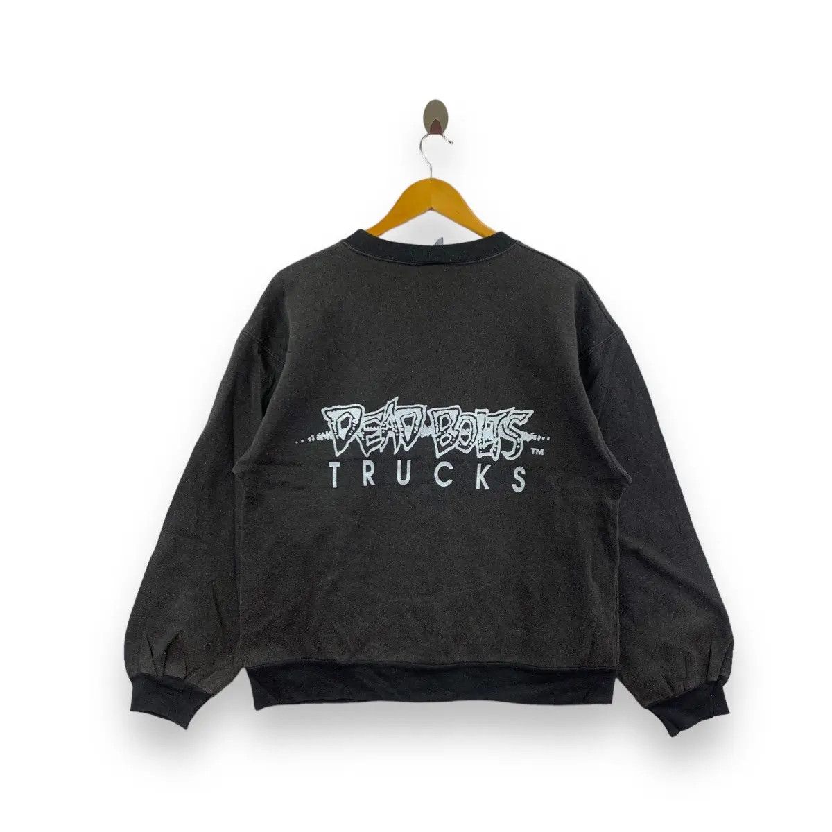 Vintage Vintage 1990 DEAD BOLTS TRUCKS Skateboard Sweatshirt Size US L / EU 52-54 / 3 - 3 Thumbnail