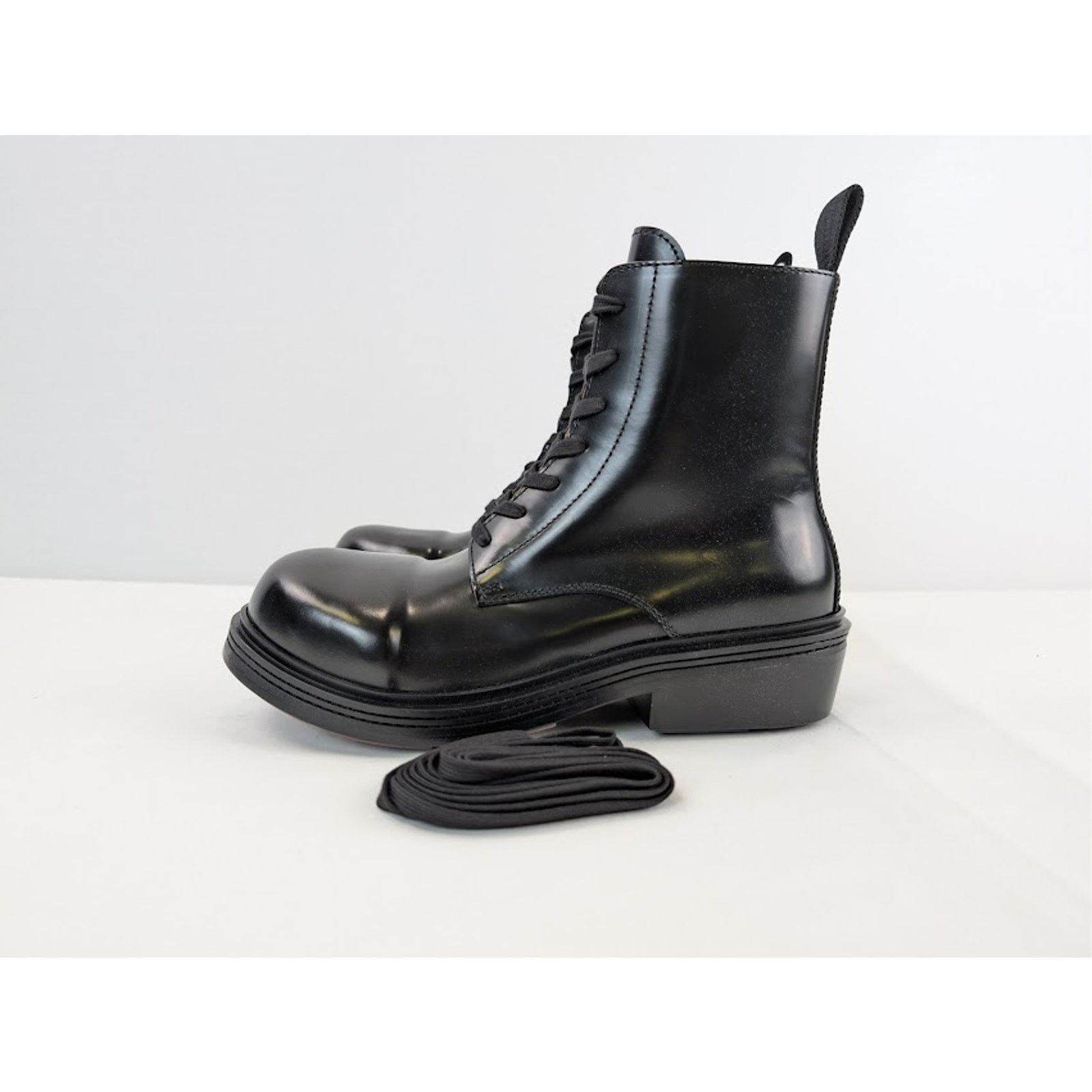 Bottega Veneta o1rshd1 Fireman Ankle Boots in Brushed Vinyl Black Size US 10 / EU 43 - 11 Thumbnail