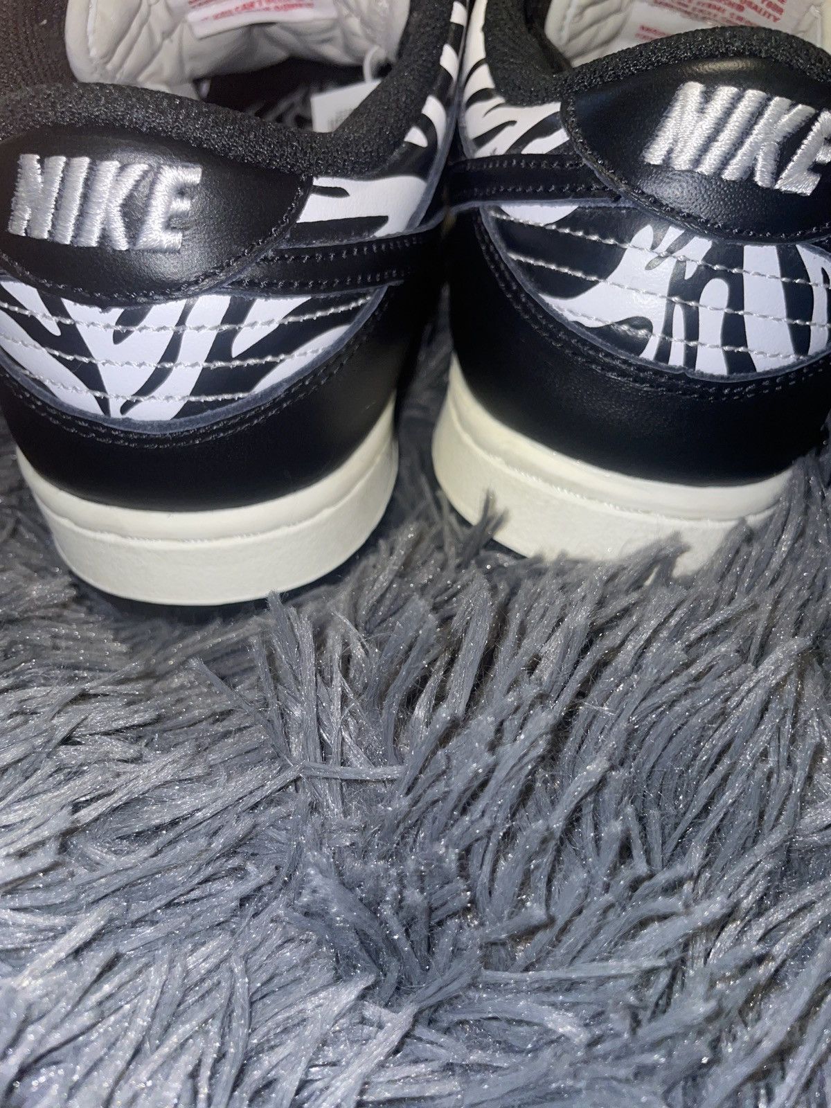Nike Nike SB Dunk Low OG QS Quartersnacks Zebra Size US 6 / EU 39 - 3 Thumbnail