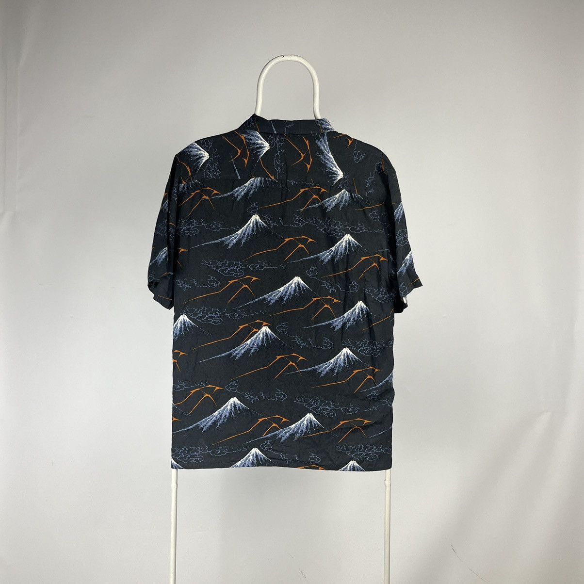 Japanese Brand Uniqlo shirt short sleeve rock Japanese size Small Size US S / EU 44-46 / 1 - 3 Thumbnail