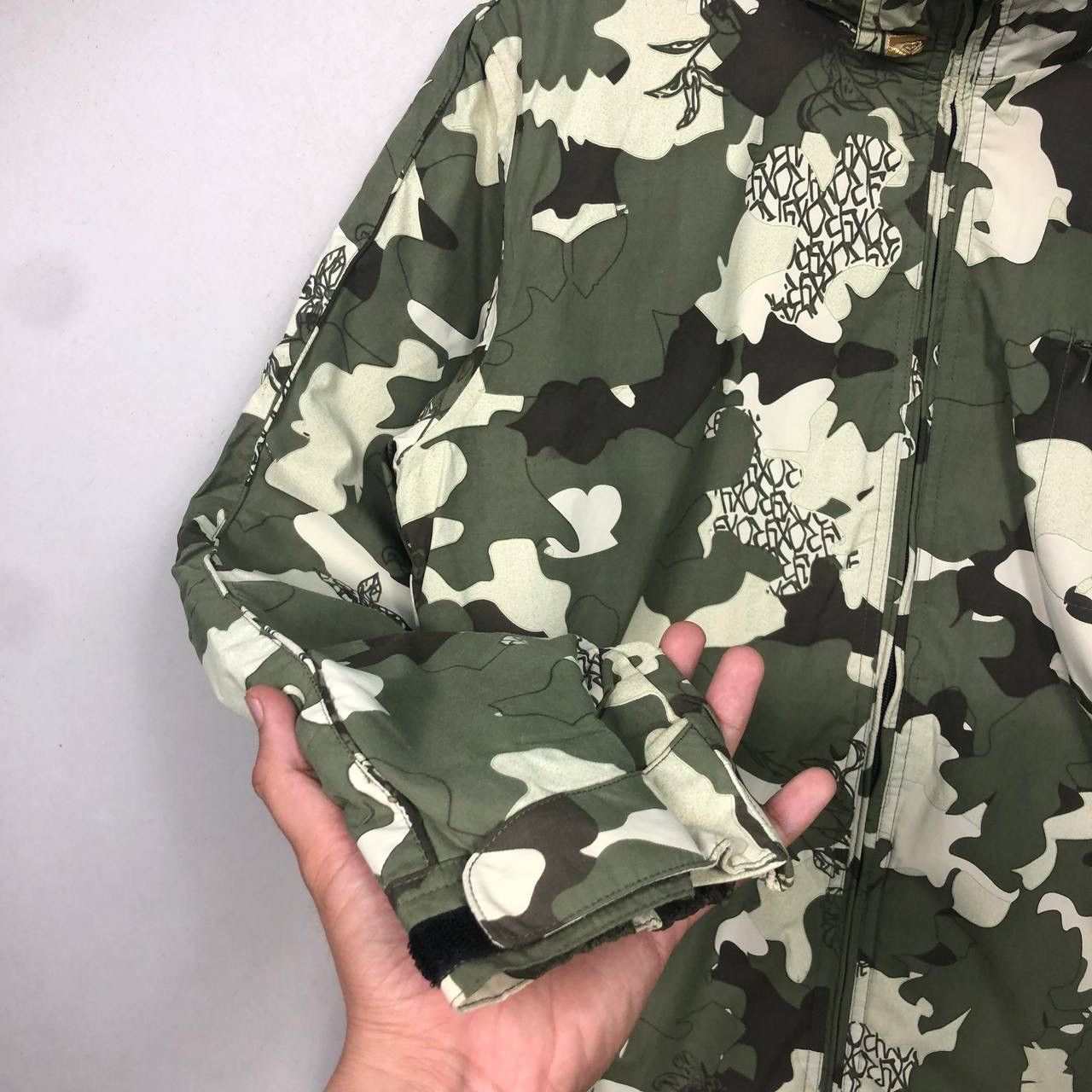 Other ROXY Camouflage Soft Shell Hooded Jacket Winter Fashion Size US L / EU 52-54 / 3 - 7 Thumbnail