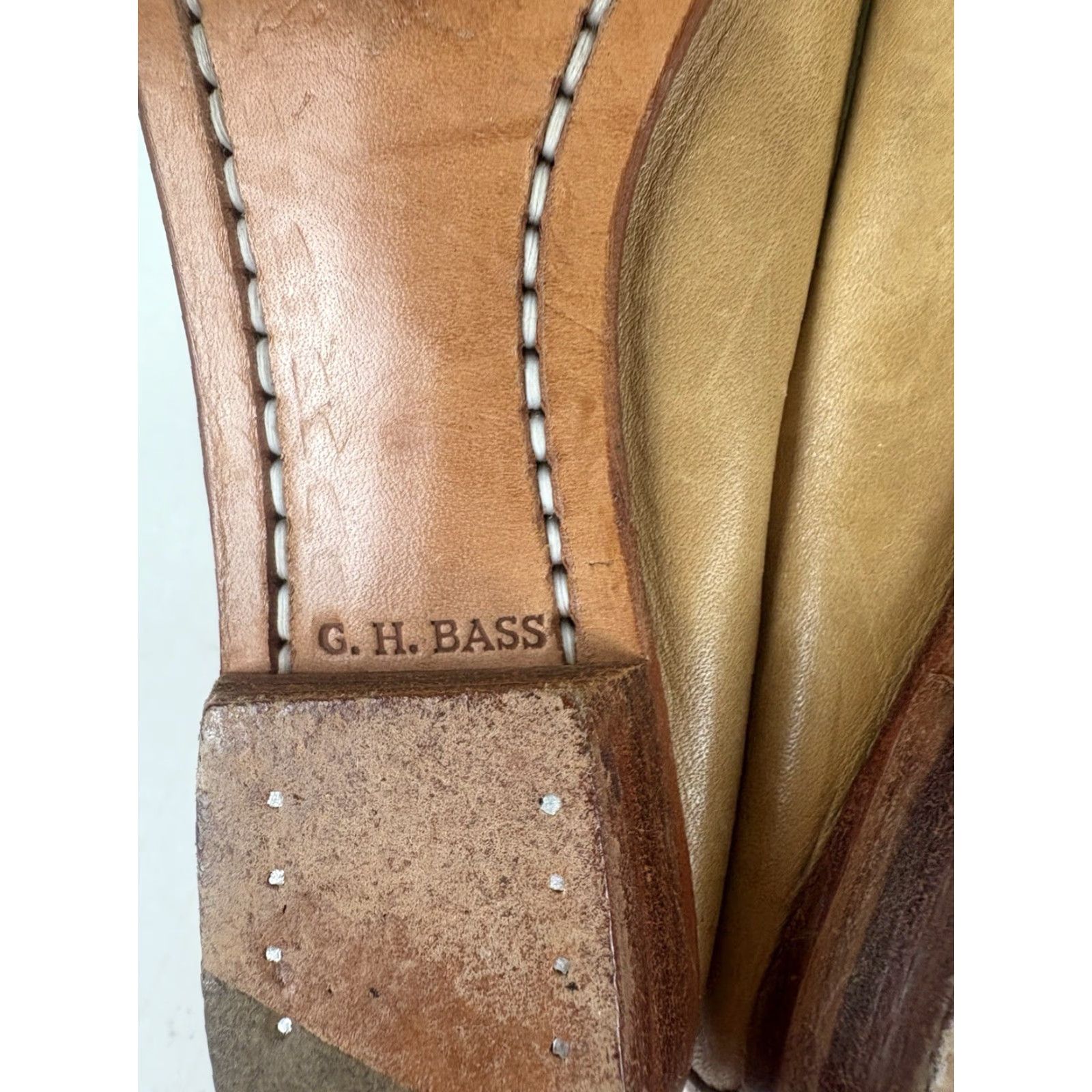 Vintage VINTAGE G.H. BASS & CO Women's Loafer Flat Penny Shoes Tan Leather AA Width Size 6.5 90s College Preppy Size US 6.5 / IT 36.5 - 6 Thumbnail