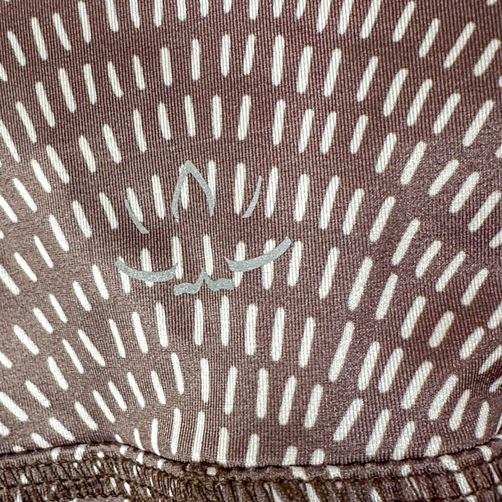Beyond Yoga Beyond Yoga Lux Angled Midi Legging, EUC, Medium, MSRP $88 Size 28" / US 6 / IT 42 - 4 Thumbnail