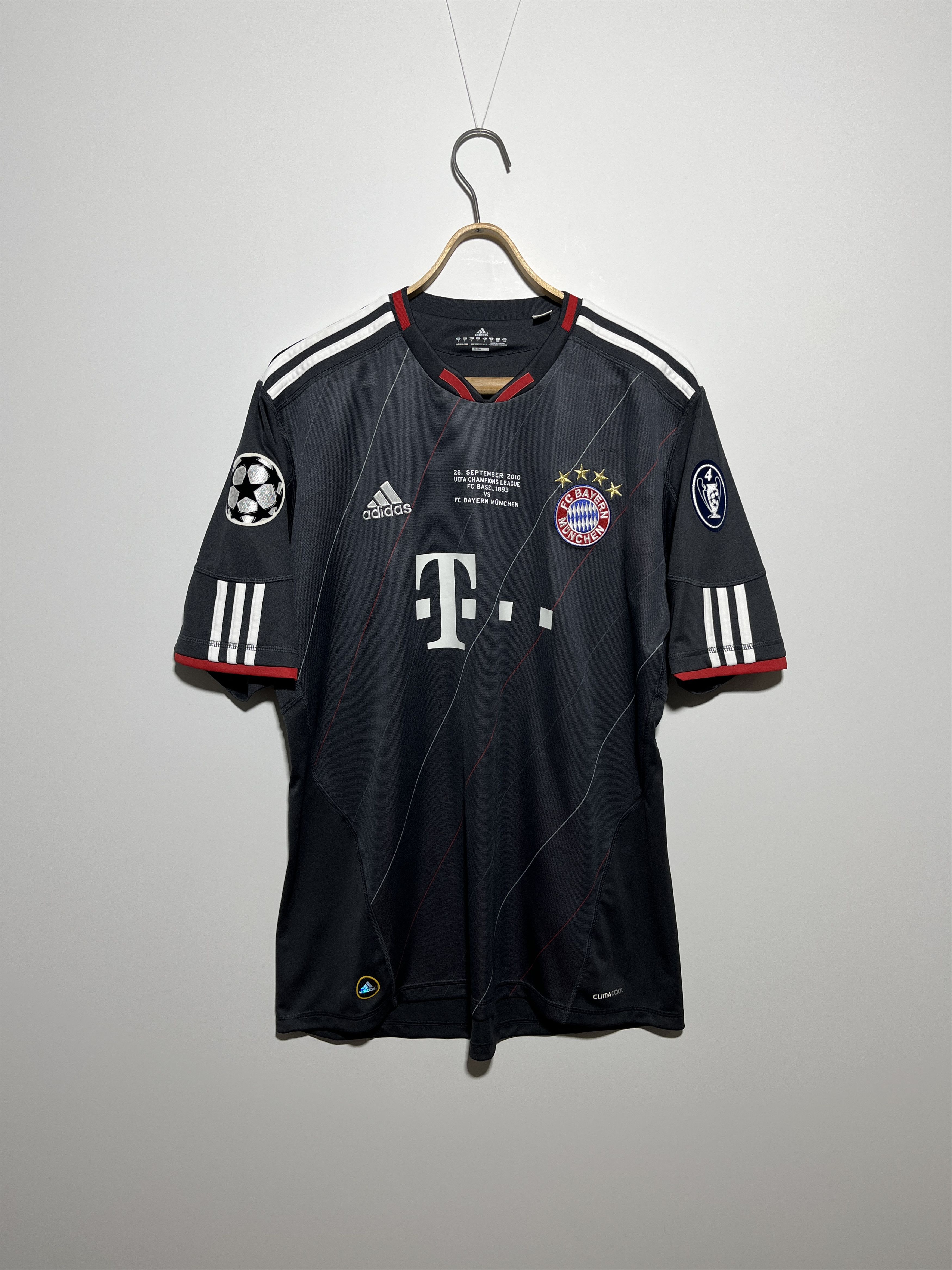 image of Adidas x Soccer Jersey Bayern Munich 10-11 3Rd Match Issue Champions League Jersey in Grey (Size La