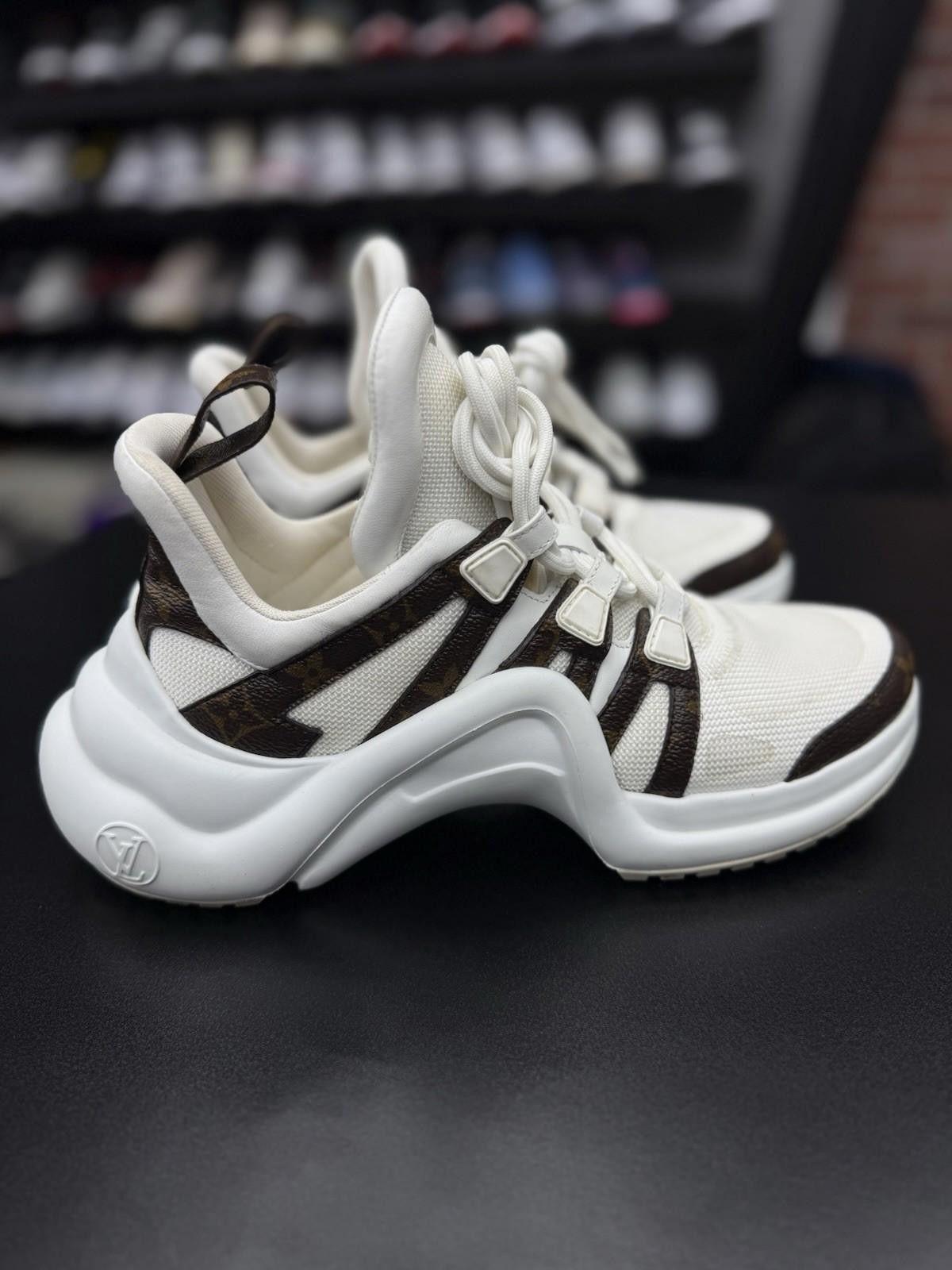 Louis Vuitton Louis Vuitton Archlight Trainer Monogram White 39.5LV/9.5US Size US 9.5 / IT 39.5 - 1 Thumbnail