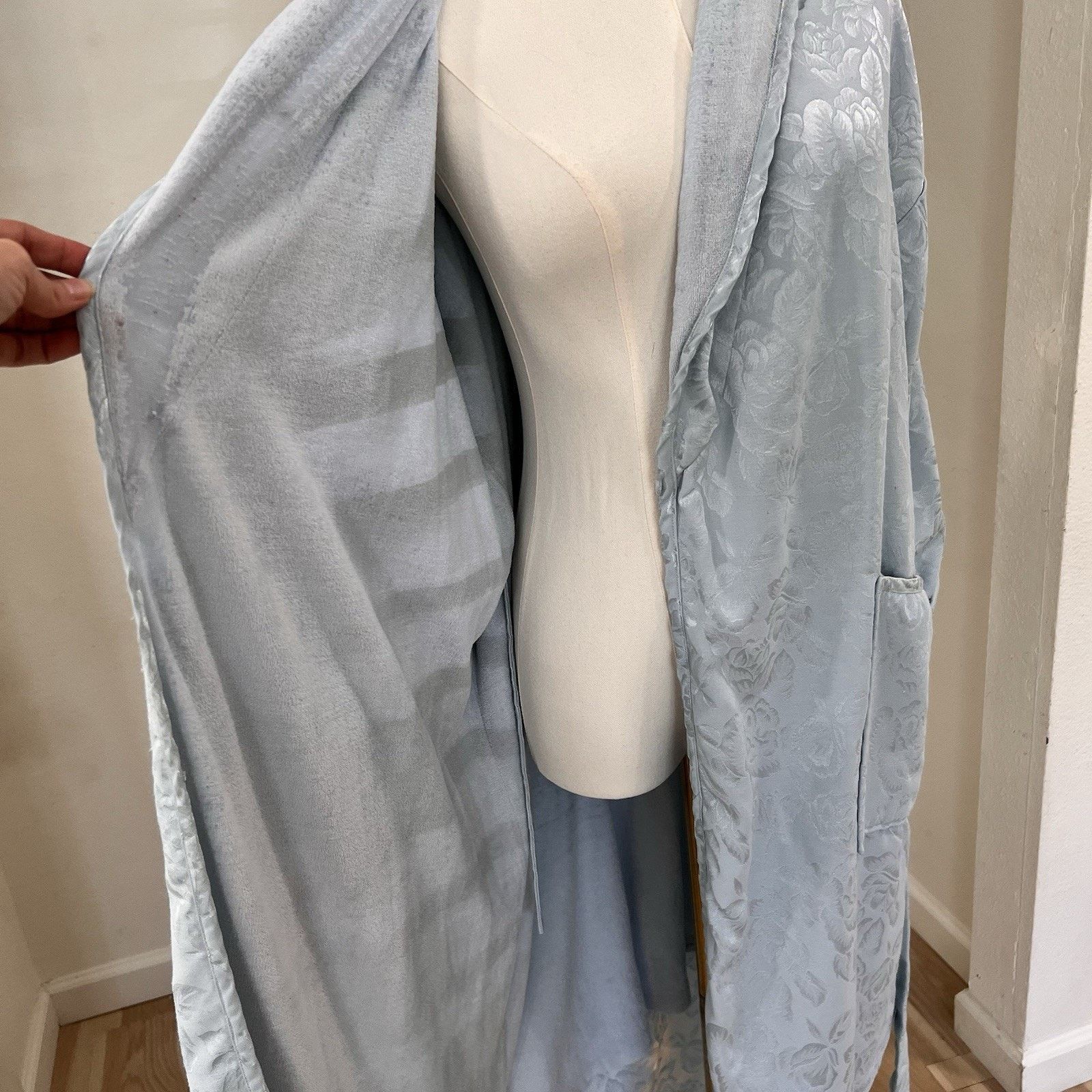 Victoria's Secret Victorias Secret Gold Label Terry Satin Long Robe XS/S Belt Size ONE SIZE - 6 Thumbnail