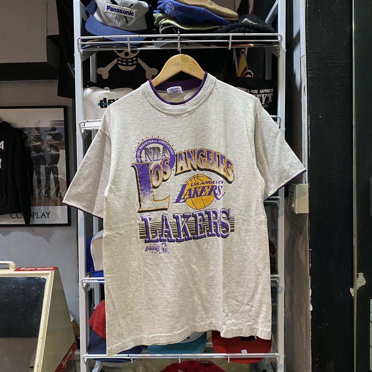NBA Vintage L.A Lakers Big Logo Tshirt By Trench Size US L / EU 52-54 / 3 - 1 Thumbnail