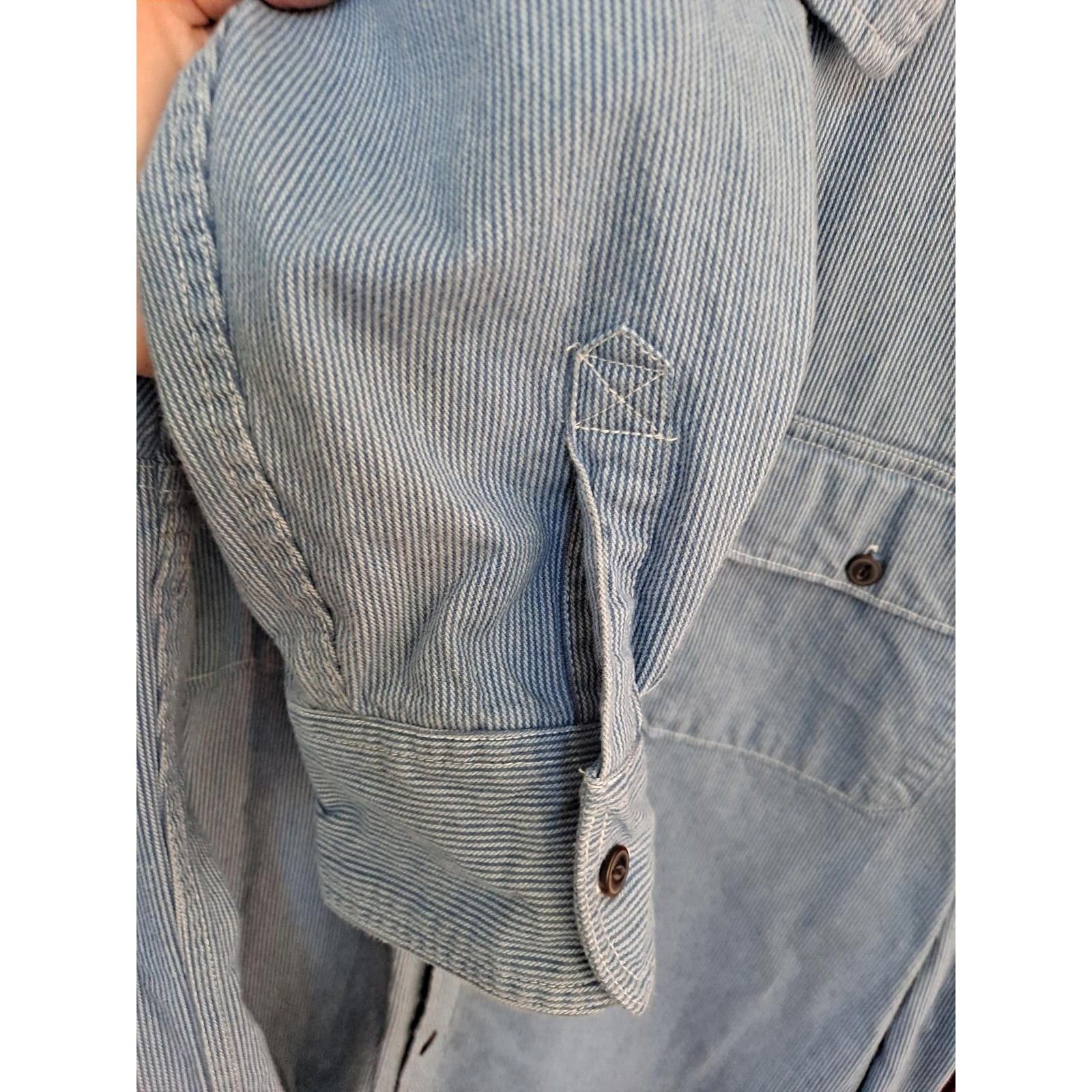 Other St John's Bay Classic Fit Blue White Striped Button Up Shirt Size US XL / EU 56 / 4 - 6 Thumbnail