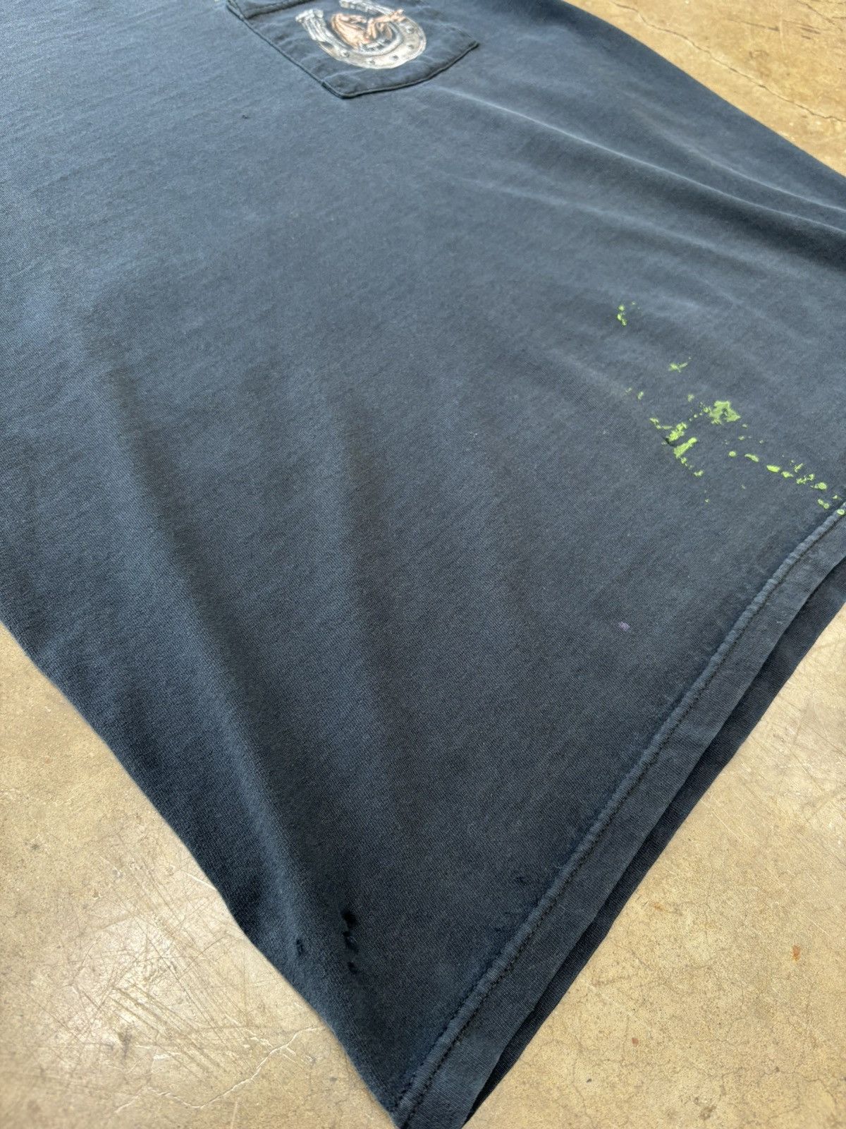 Vintage Vintage Iron Horse Horseshoe Pocket Tee Large Size US L / EU 52-54 / 3 - 6 Thumbnail
