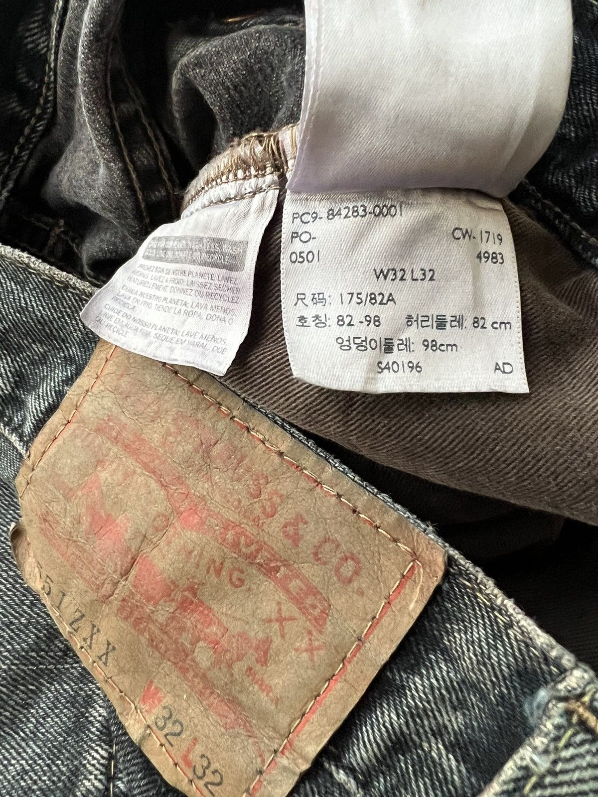 Levi's Vintage Clothing Vintage LVC Levi’s 551Z XX Distressed Denim Selvedge Jeans Size US 32 / EU 48 - 25 Thumbnail