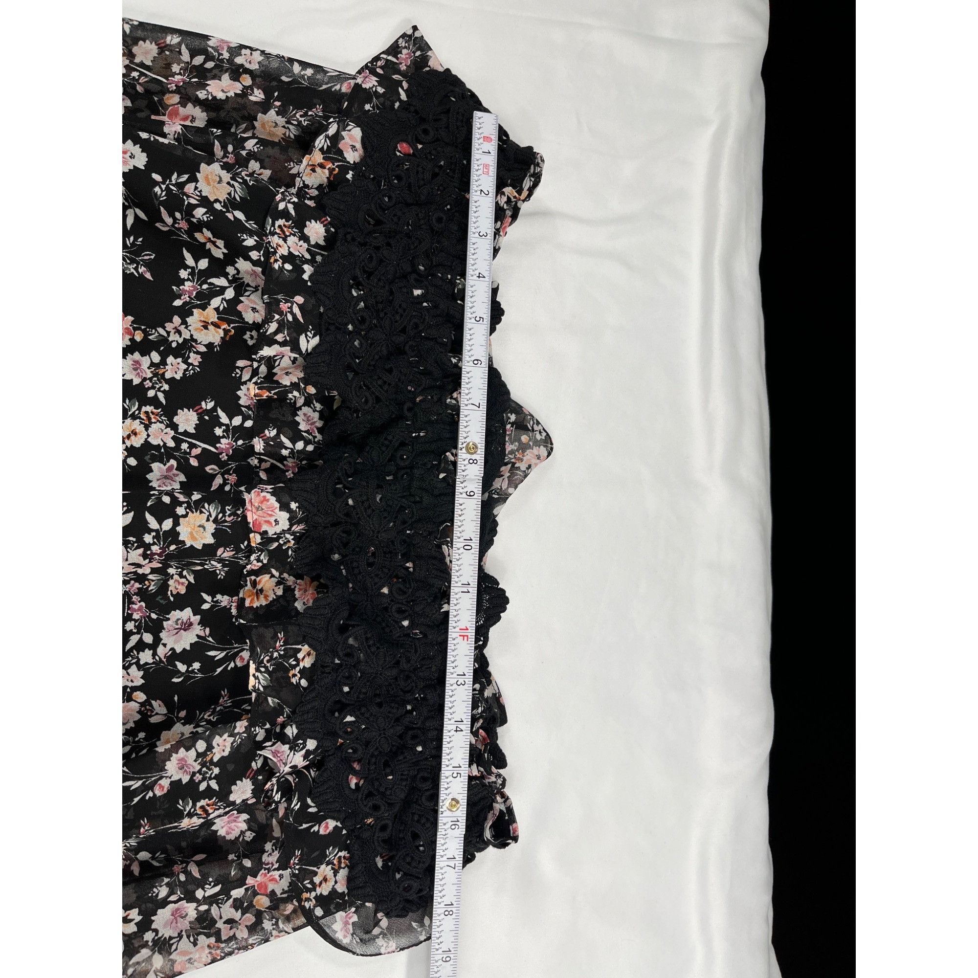 White House Black Market White House black market SKU 7686 Womens Off shoulder Floral Size S / US 4 / IT 40 - 6 Thumbnail