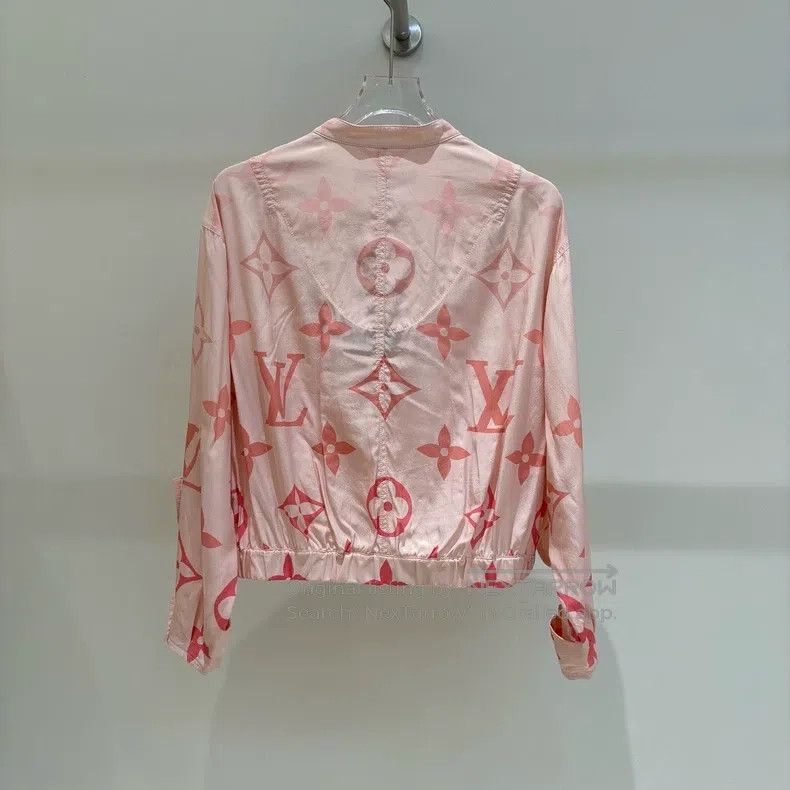 Louis Vuitton Louis Vuitton Cherry blossom pink mulberry silk gradient p Size XS / US 0-2 / IT 36-38 - 2 Thumbnail