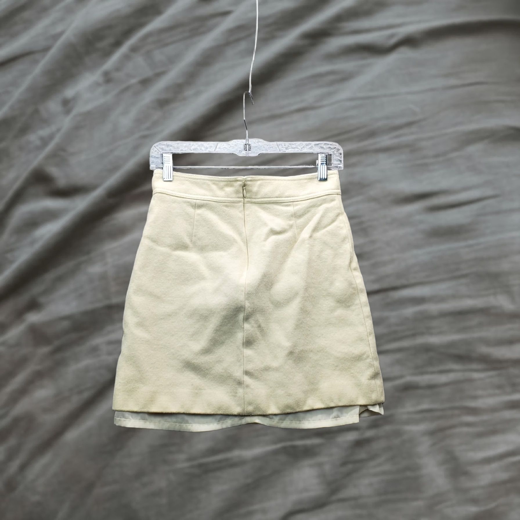 J.Crew J.CREW Mini Skirt Women Size 2 White Solid Lined Regular Pleated Back Zipper Skirt Women Size 2 White Solid Lined Regular Pleated Back Zipper Size 26" / US 2 / IT 38 - 1 Thumbnail
