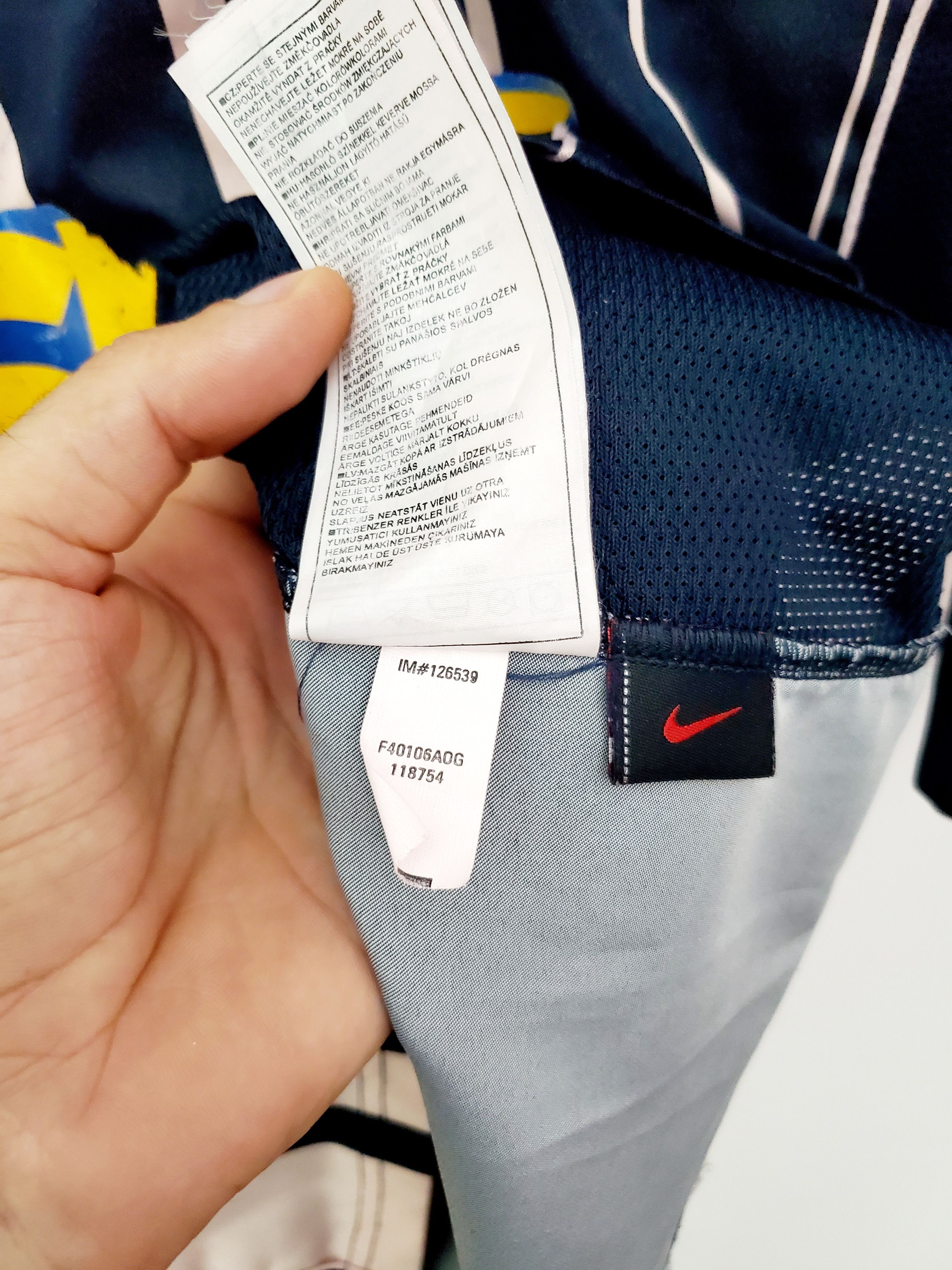 Nike × Vintage Vintage 2004-05 Juventus Away soccer jersey size M Size US M / EU 48-50 / 2 - 5 Thumbnail