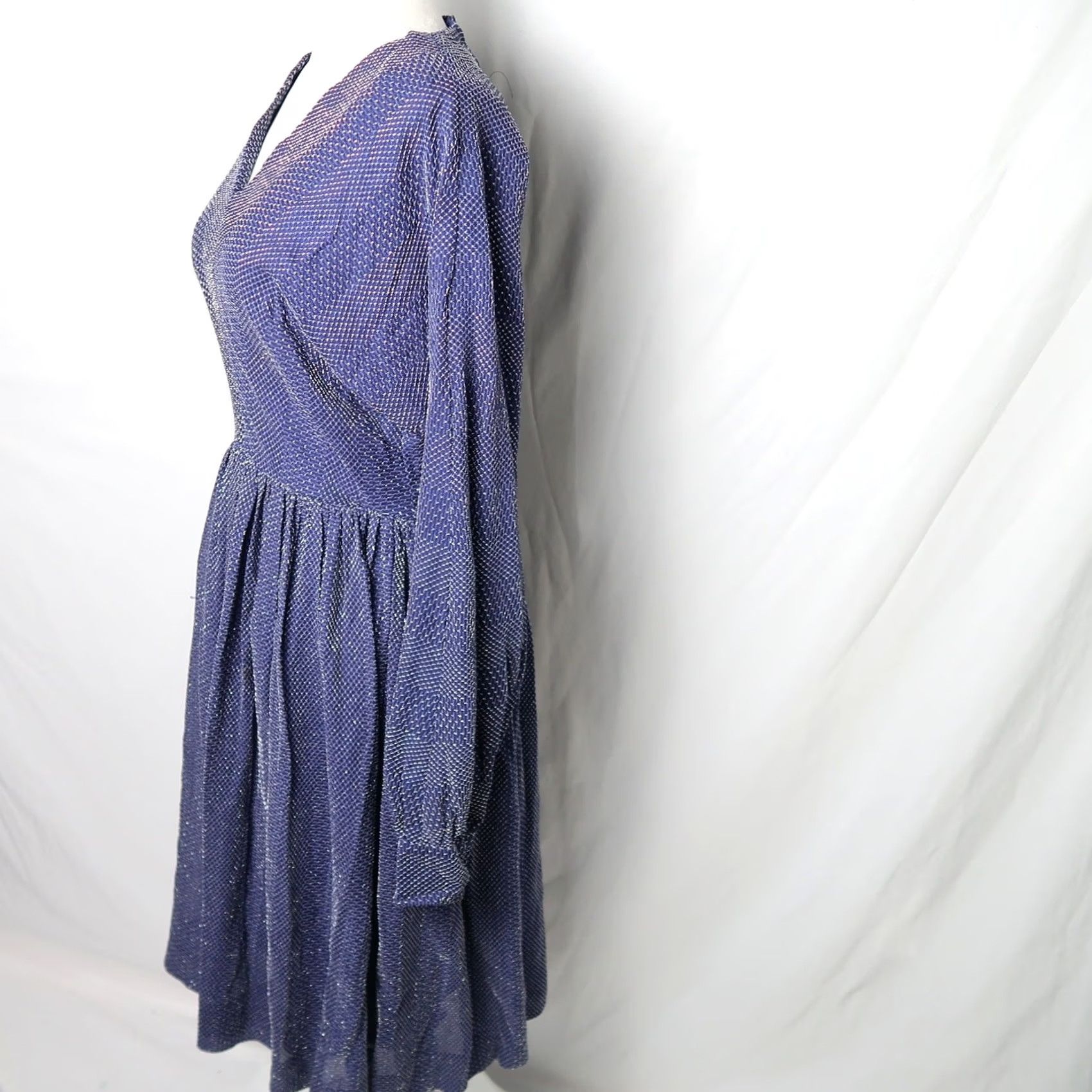 Vintage VINTAGE 70s Navy Blue and Metallic Silver Chainmail Aline Midi Party Dress M Boys? Size M / US 6-8 / IT 42-44 - 5 Thumbnail
