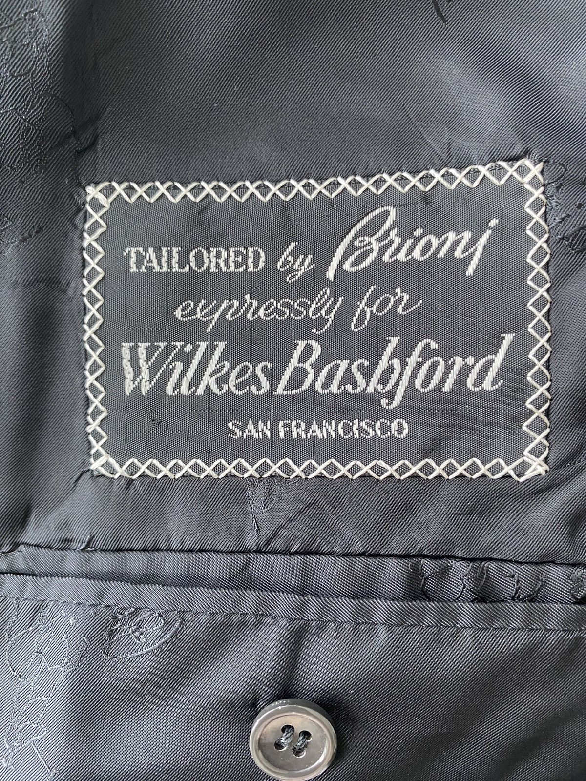 Brioni Men’s Brioni Italian luxury black blazer men’s sz 42R. Size 42R - 3 Thumbnail