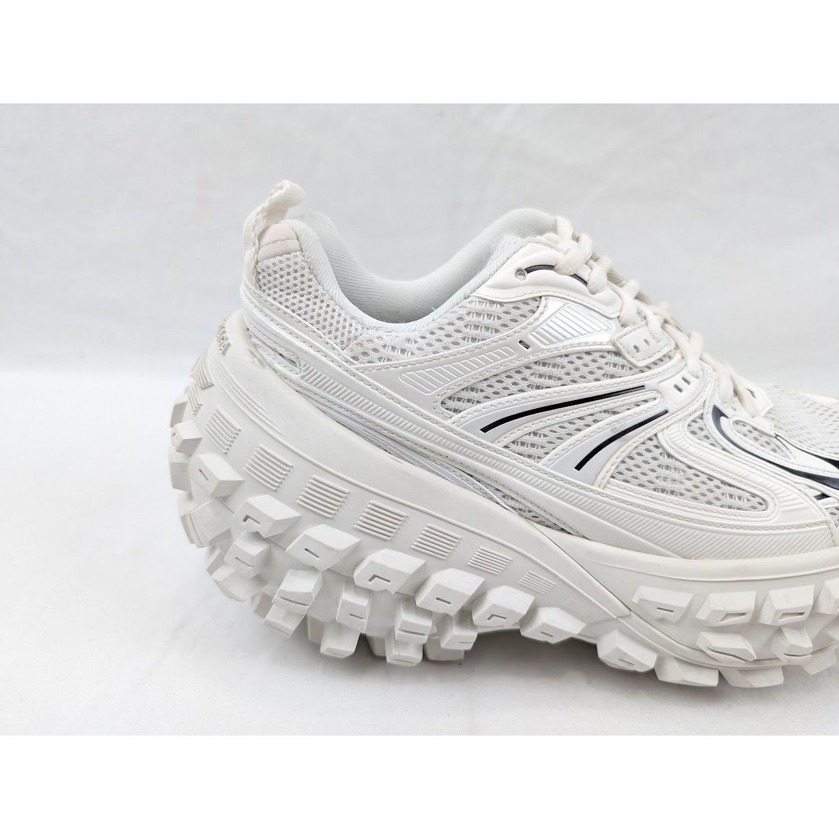 Balenciaga o1rshd1 Contrast Defender Bouncer in Eggshell/Black Size US 8 / EU 41 - 4 Thumbnail