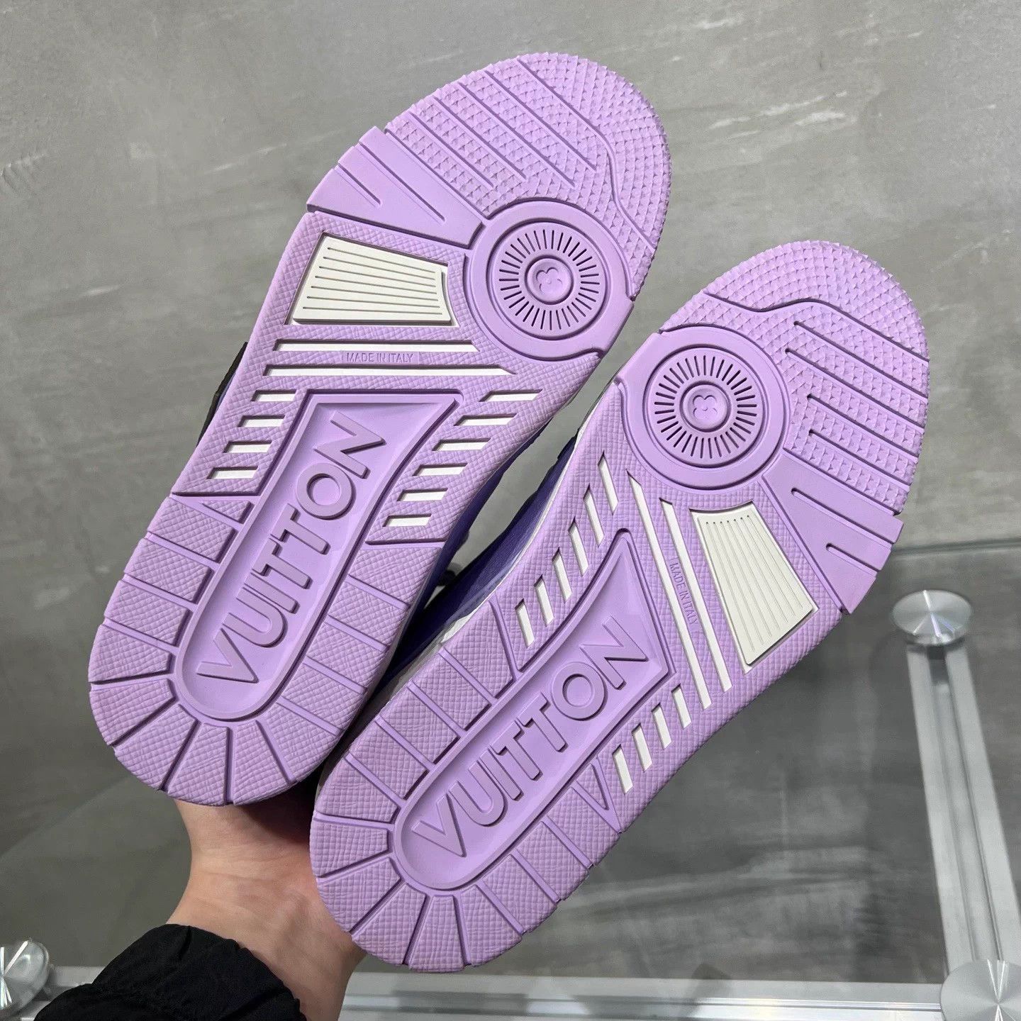 Louis Vuitton LV Trainer New Gradient Purple UK3 Size US 5.5 / IT 35.5 - 7 Thumbnail