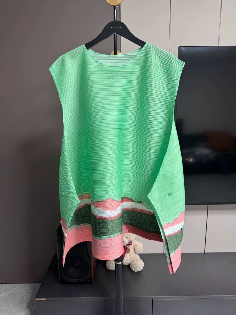 Other Issey Miyake size:3 Green medium-length pleated horizontal Size S / US 4 / IT 40 - 1 Thumbnail