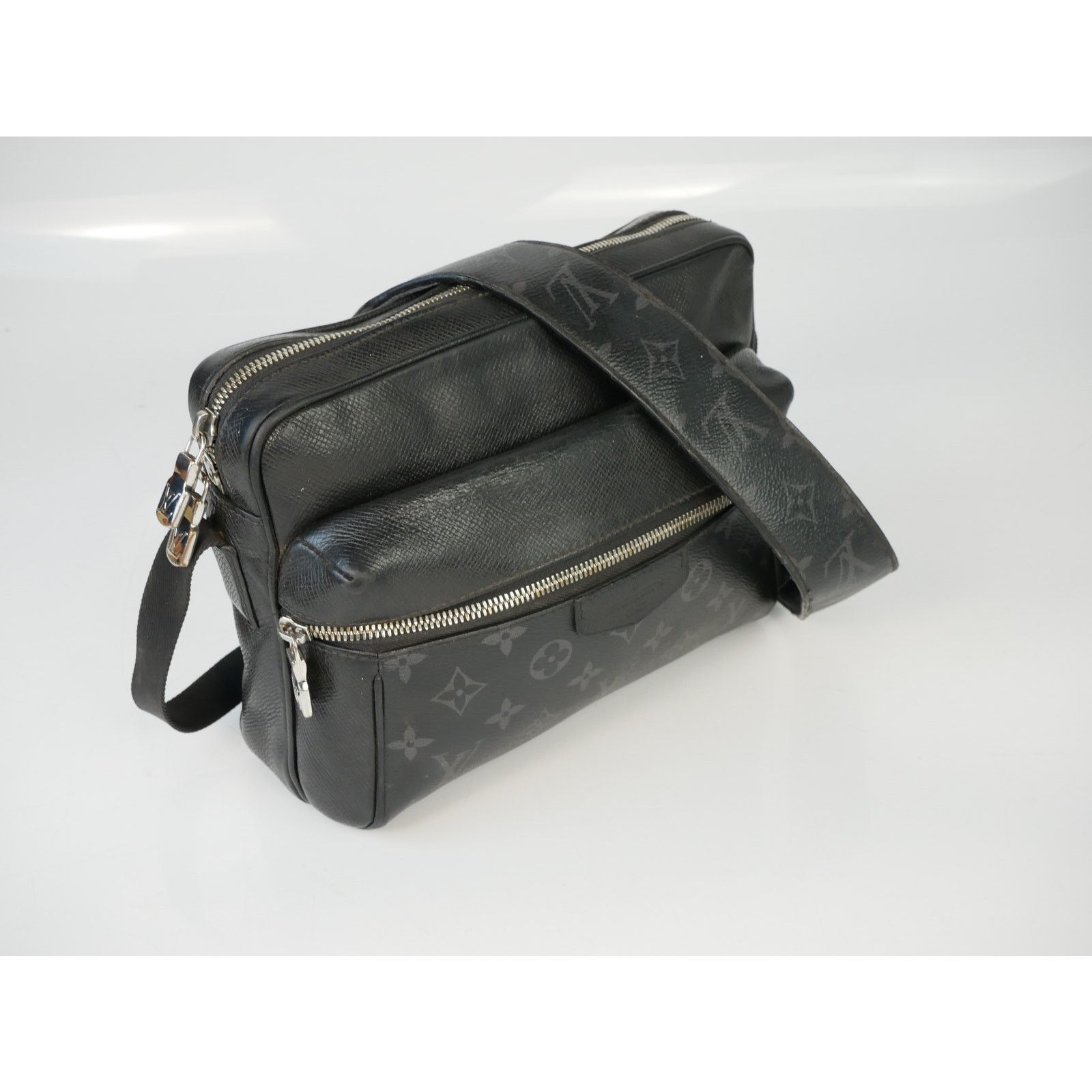 Louis Vuitton Outdoor Monogram Eclipse Messenger Bag Size ONE SIZE - 3 Thumbnail