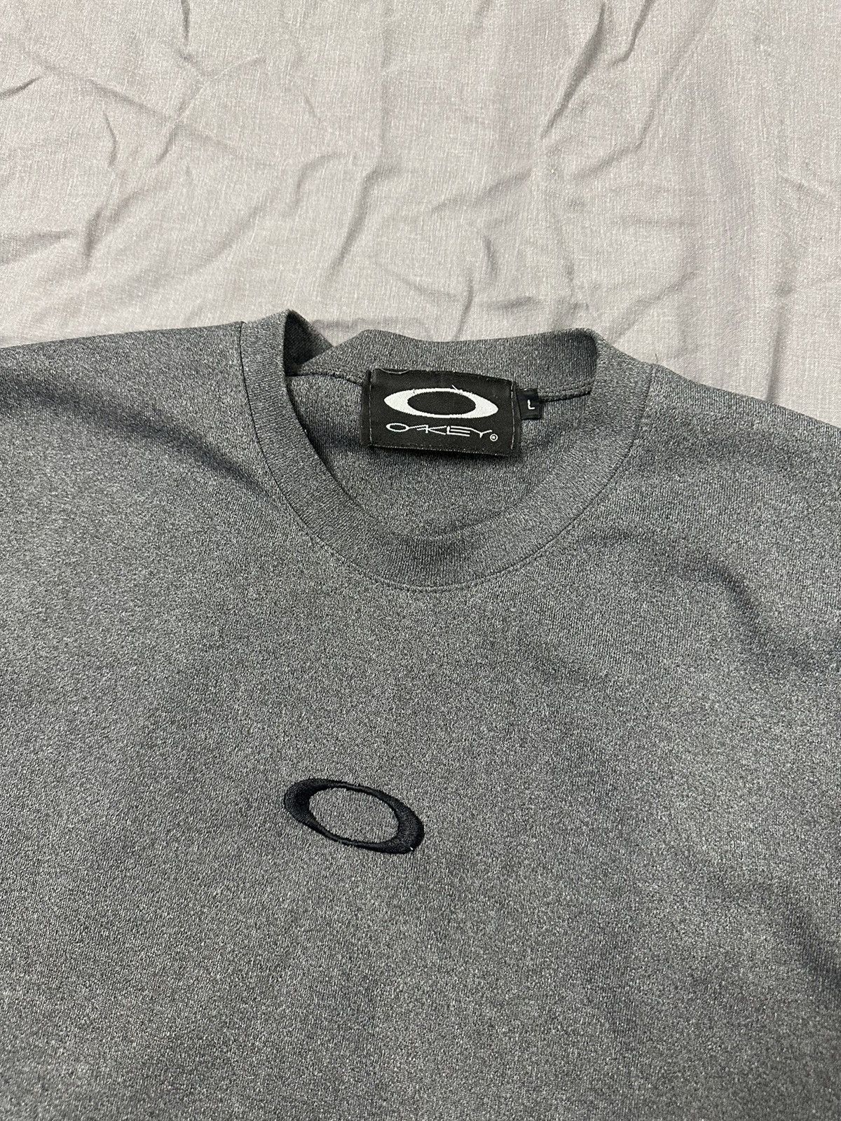 Oakley Oakley Vintage Tee Made in USA Rare Y2K Outdoor Termo shirt Size US L / EU 52-54 / 3 - 2 Thumbnail