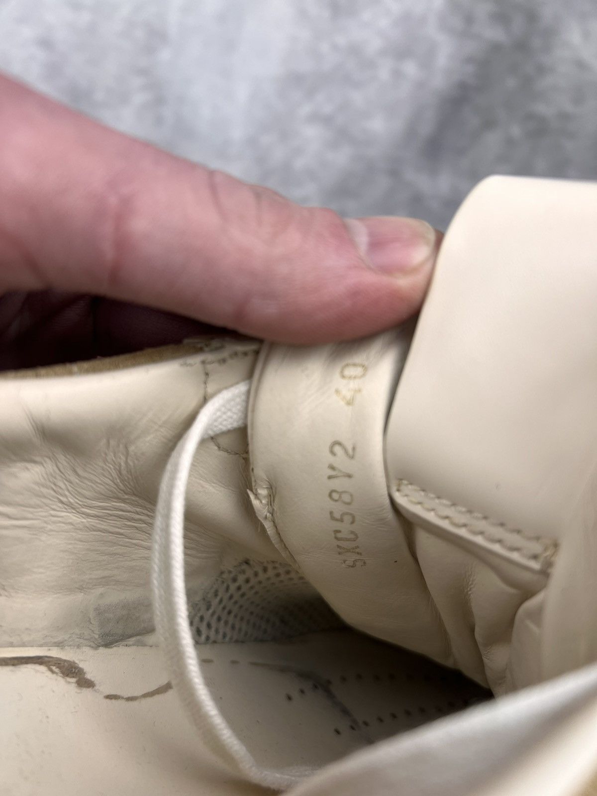 Valentino Valentino Garavani Leather Low-Top Sneakers Beige | Size 40 Size US 7 / EU 40 - 12 Thumbnail