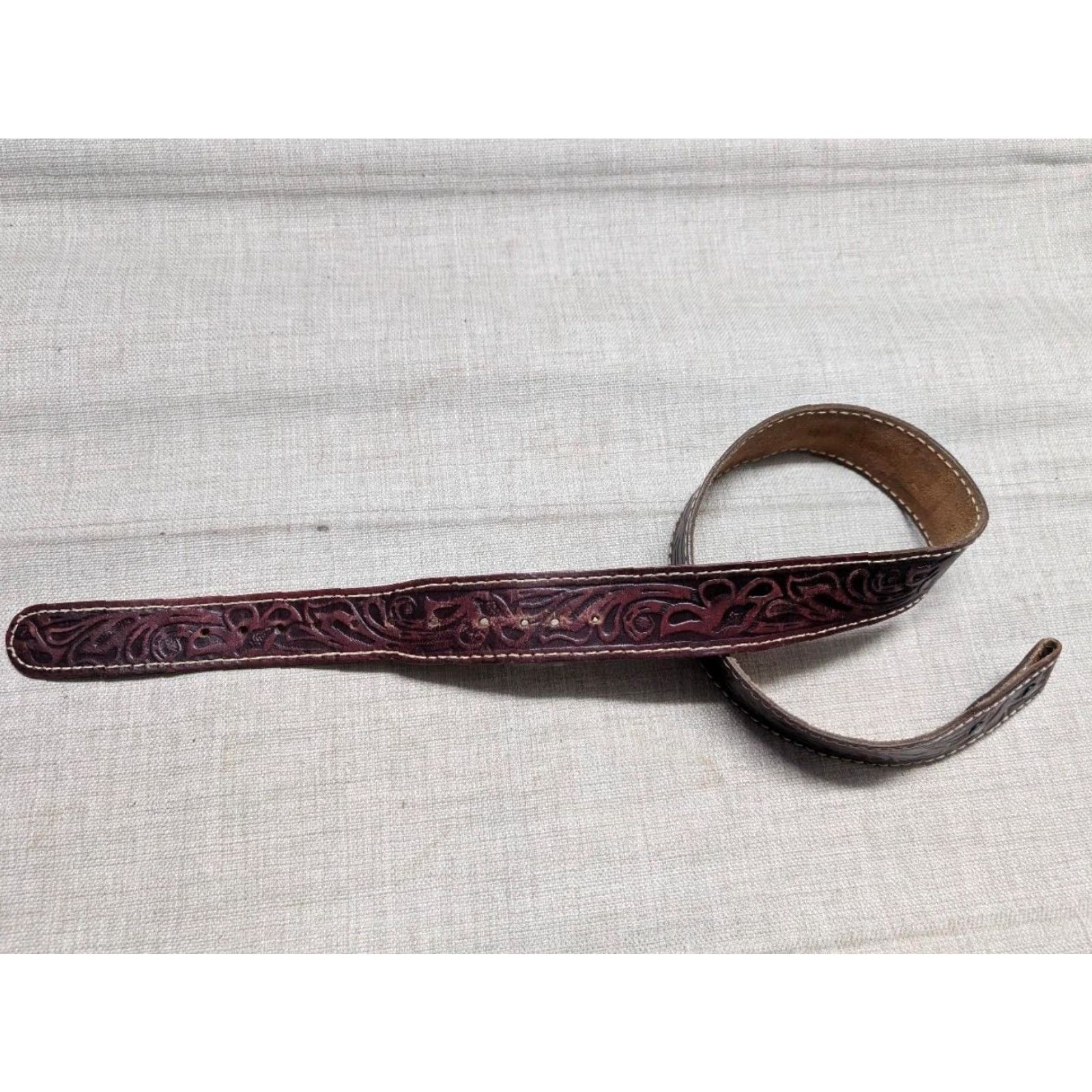 Vintage VINTAGE WESTERN BELT tapered ends brown/red floral cowhide leather - 34 - Men - Belt Size 34 - 7 Thumbnail
