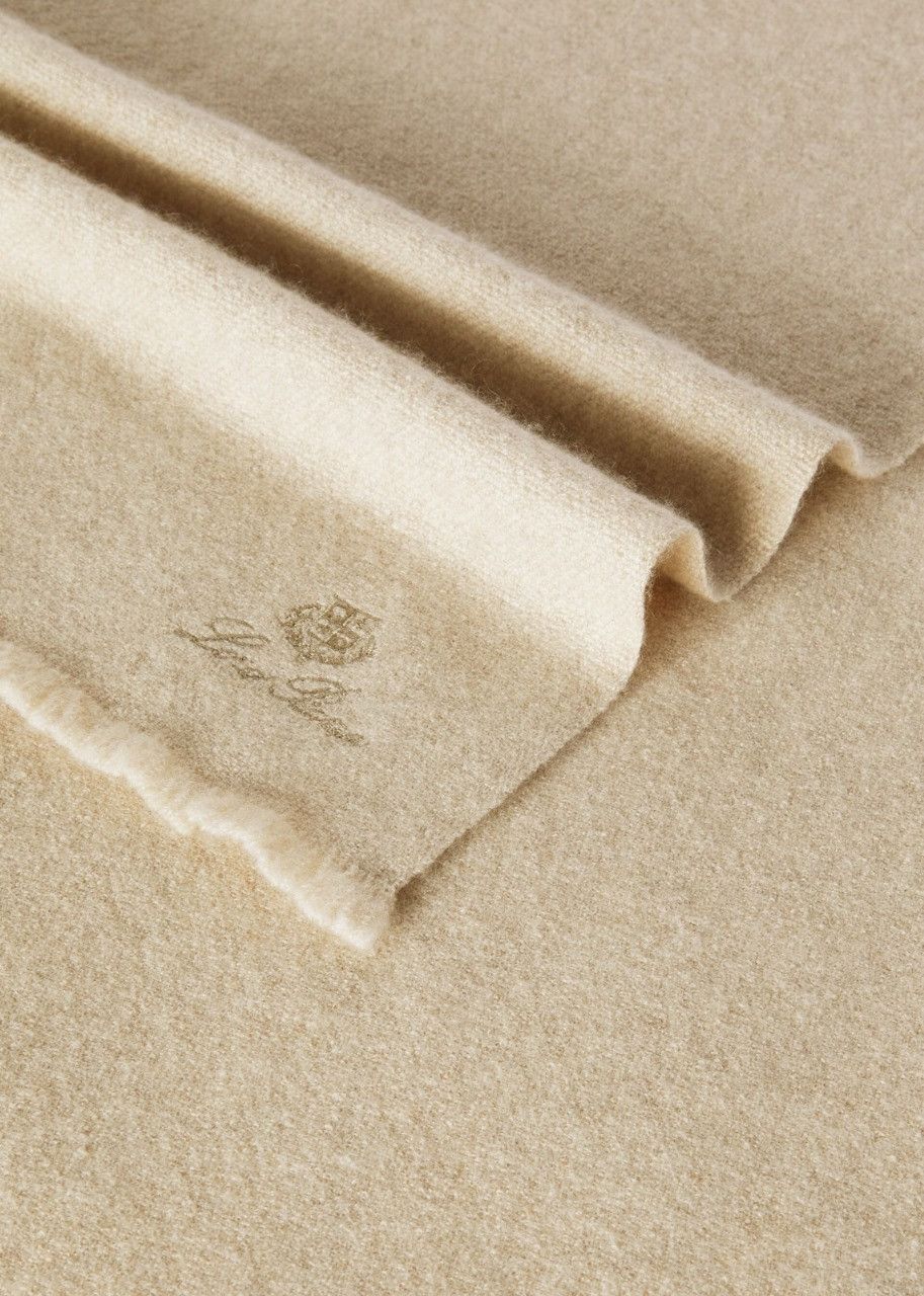 Loro Piana o1srvl11e0624 Size: OS FAM9476 Scarf in Beige Size ONE SIZE - 3 Thumbnail