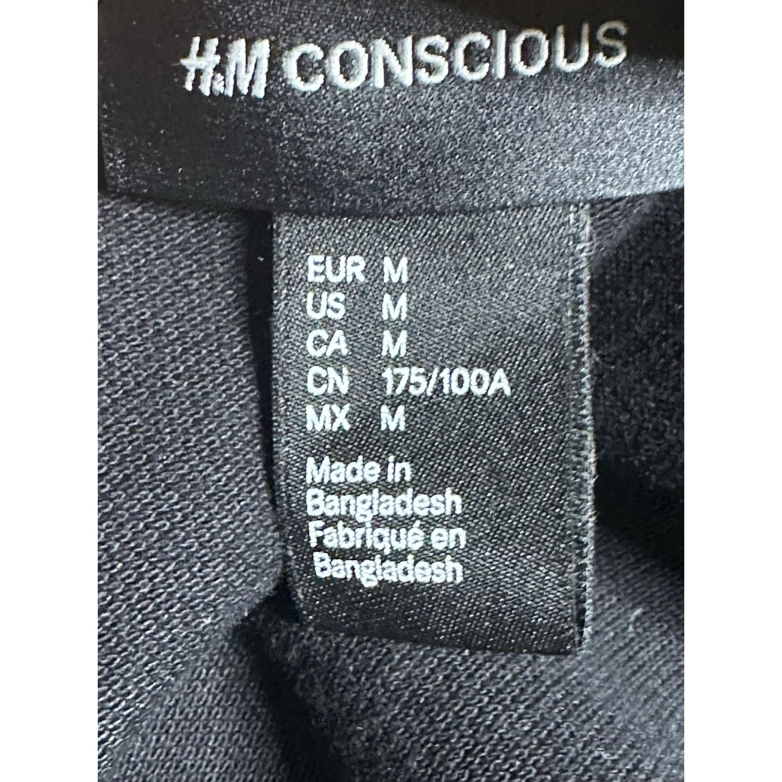 H&M H&M Conscious black short sleeves zipper polo shirt size M Size US M / EU 48-50 / 2 - 3 Thumbnail