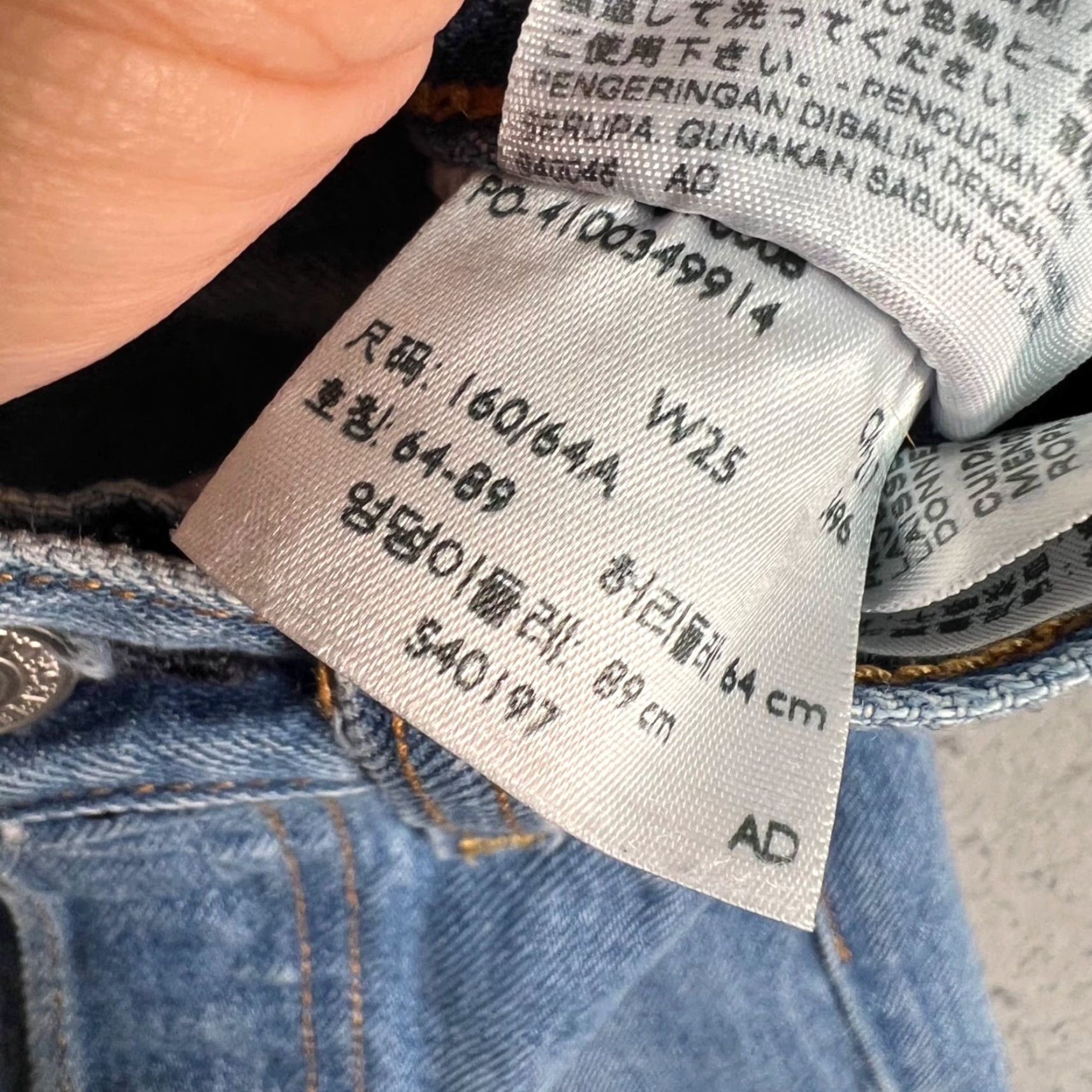 Levi's VINTAGE Levi's High-Rise Straight Jeans Size 25 Light Wash Denim Frayed Hem Womens Size 42" / US 20 - 5 Thumbnail