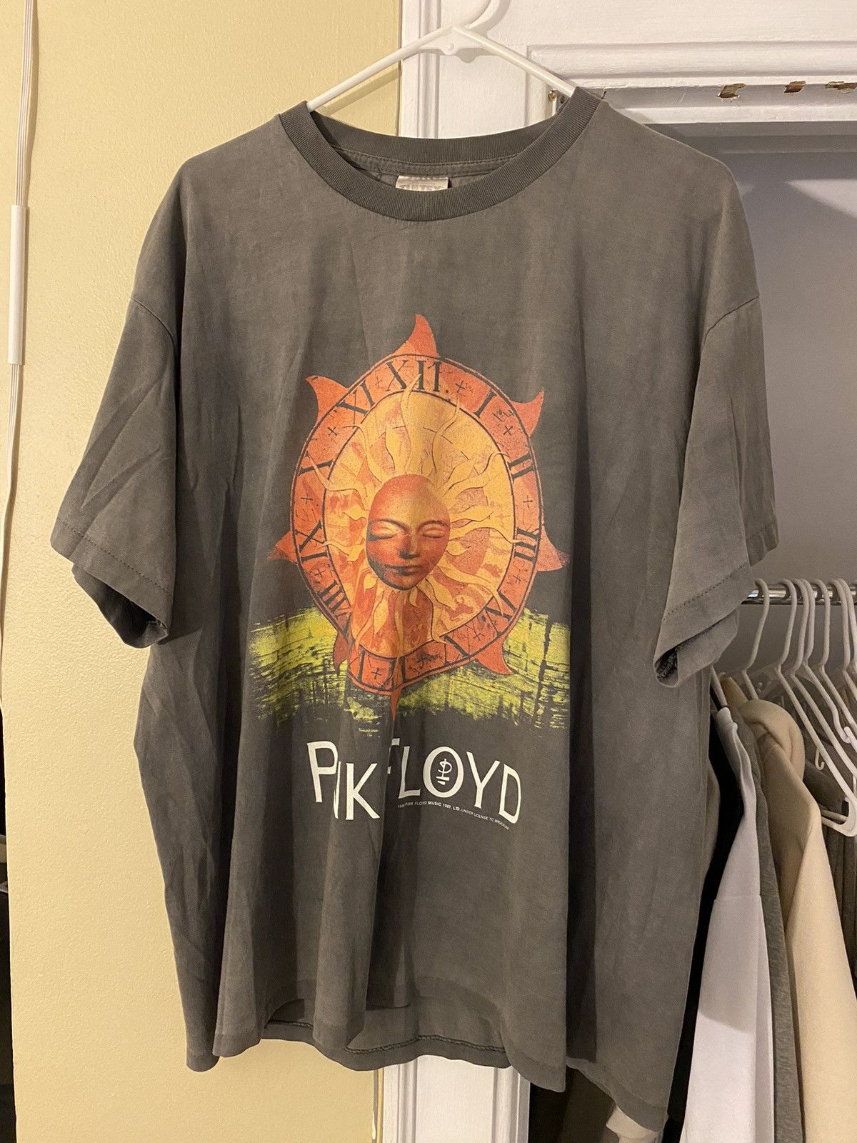Vintage 1994 Pink Floyd tour t Size US L / EU 52-54 / 3 - 1 Thumbnail