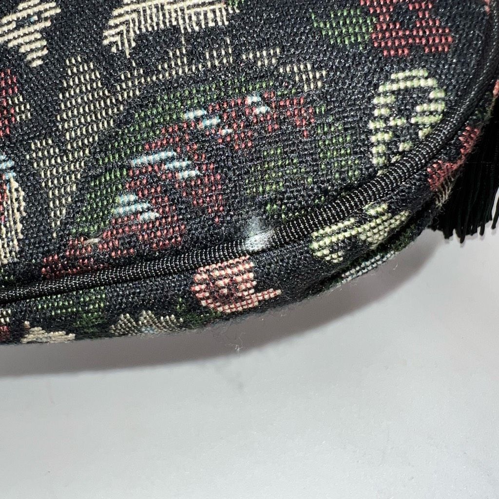 Oscar De La Renta Oscar De La Renta Vintage Needlepoint Pouch With hangtag and Size ONE SIZE - 7 Thumbnail