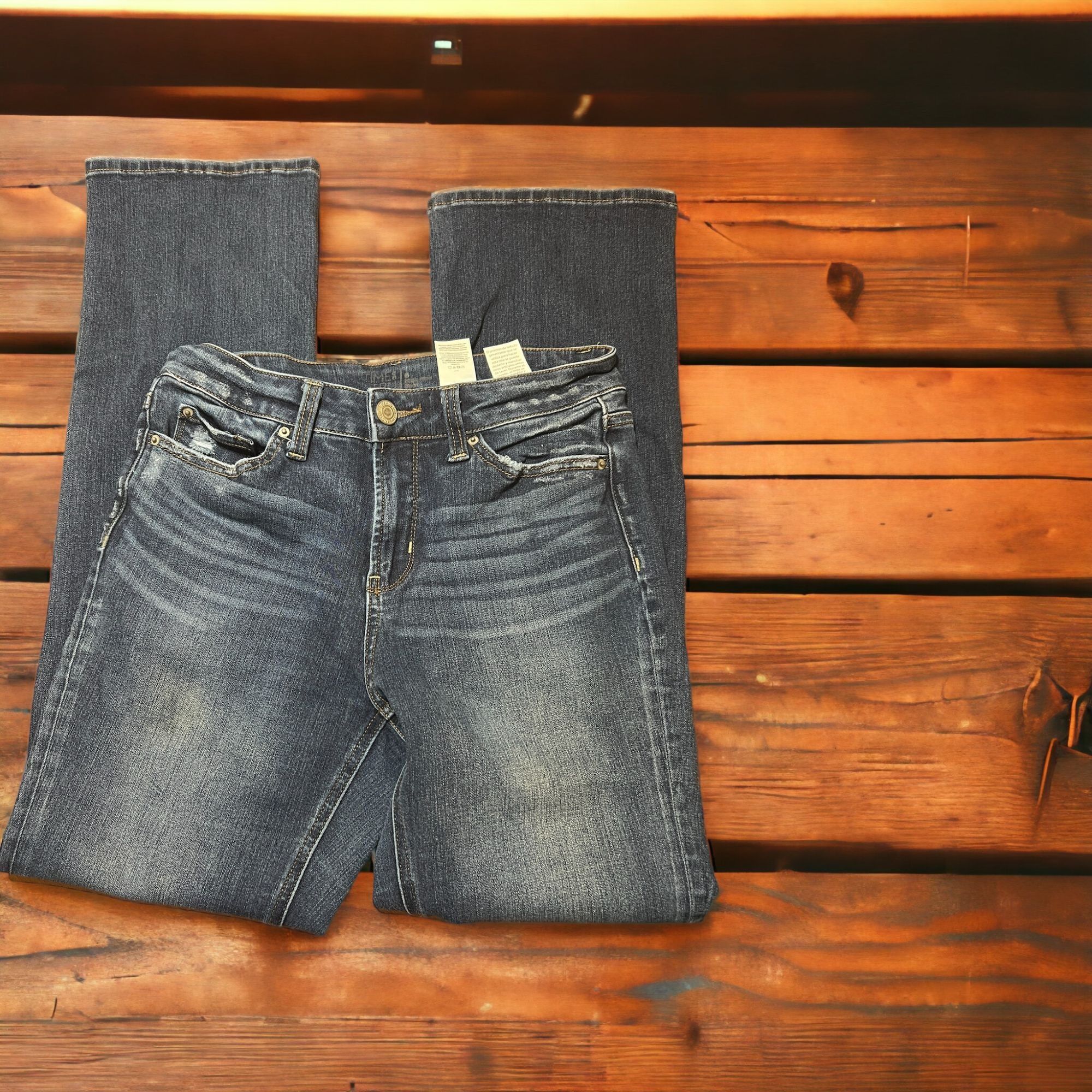 Other Time & Tru High Waist Jean Mom Jeans Light Distressing Size Size 28" / US 6 / IT 42 - 1 Thumbnail