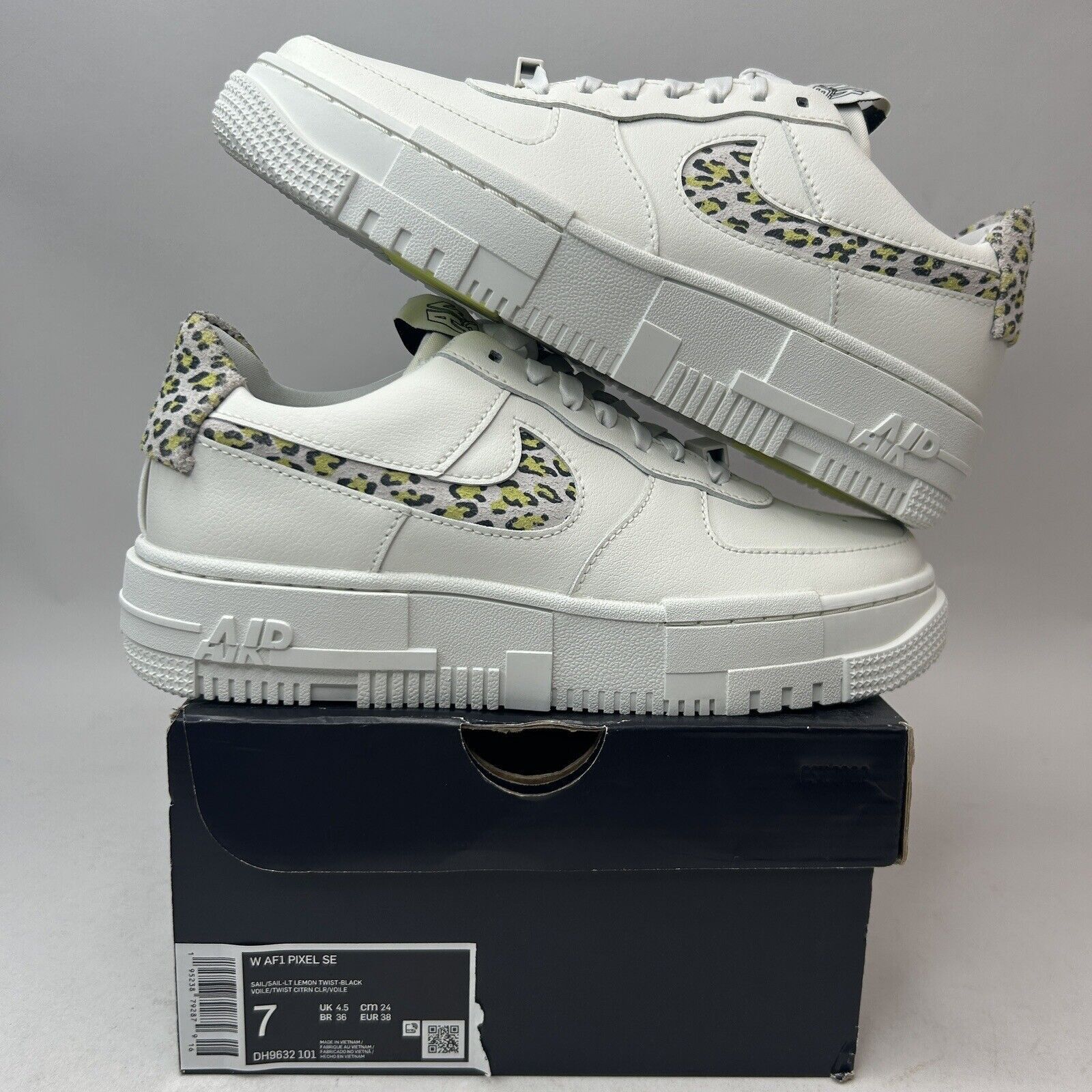 Nike Nike Air Force 1 Pixel SE WMNS “White Leopard” 2024 Size US 7 / IT 37 - 1 Thumbnail