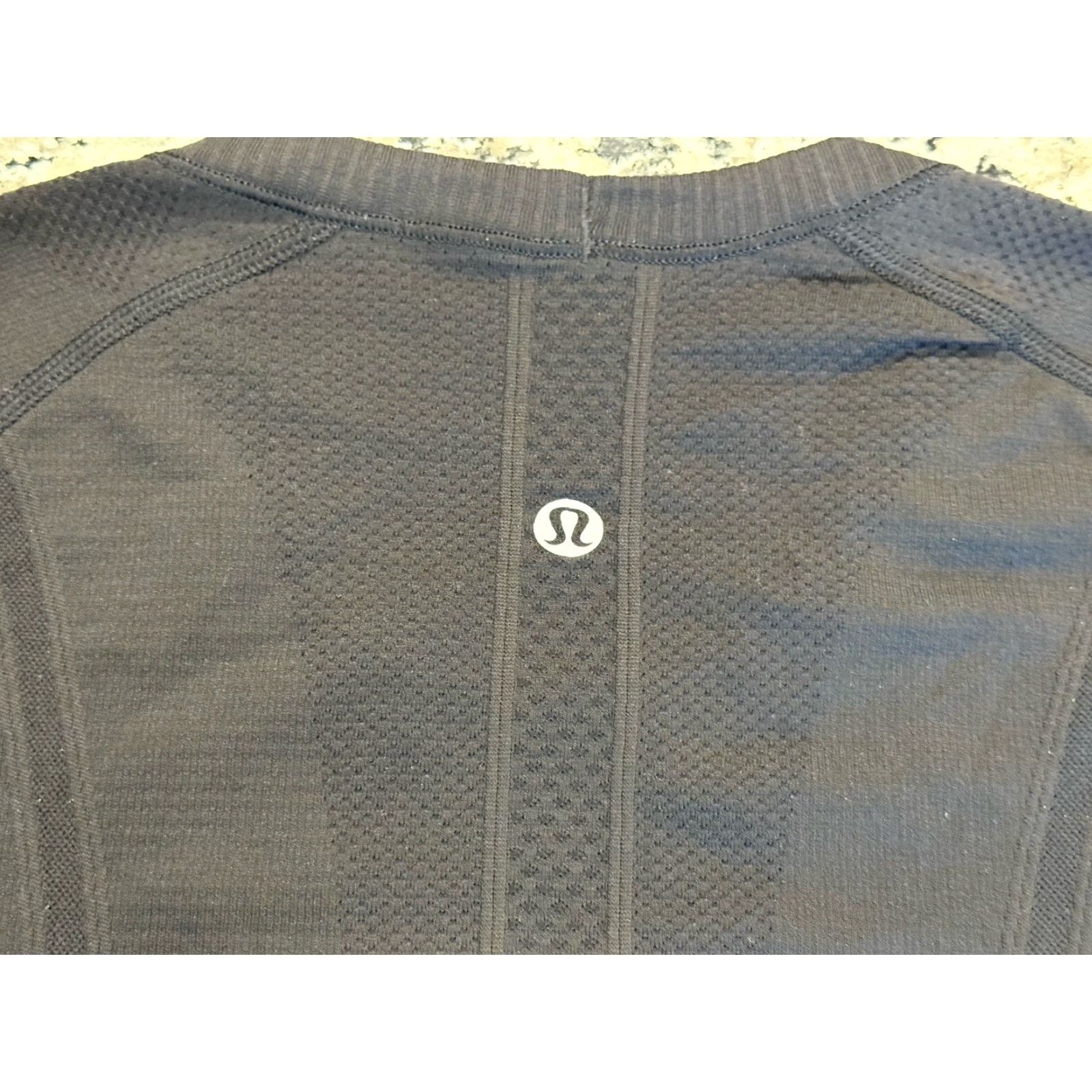 Lululemon Lululemon Swiftly Tech Long Sleeve Crew T-Shirt Size 6 Black White Ombré Women Pullover Breathable Lightweight Stretch Size M / US 6-8 / IT 42-44 - 4 Thumbnail