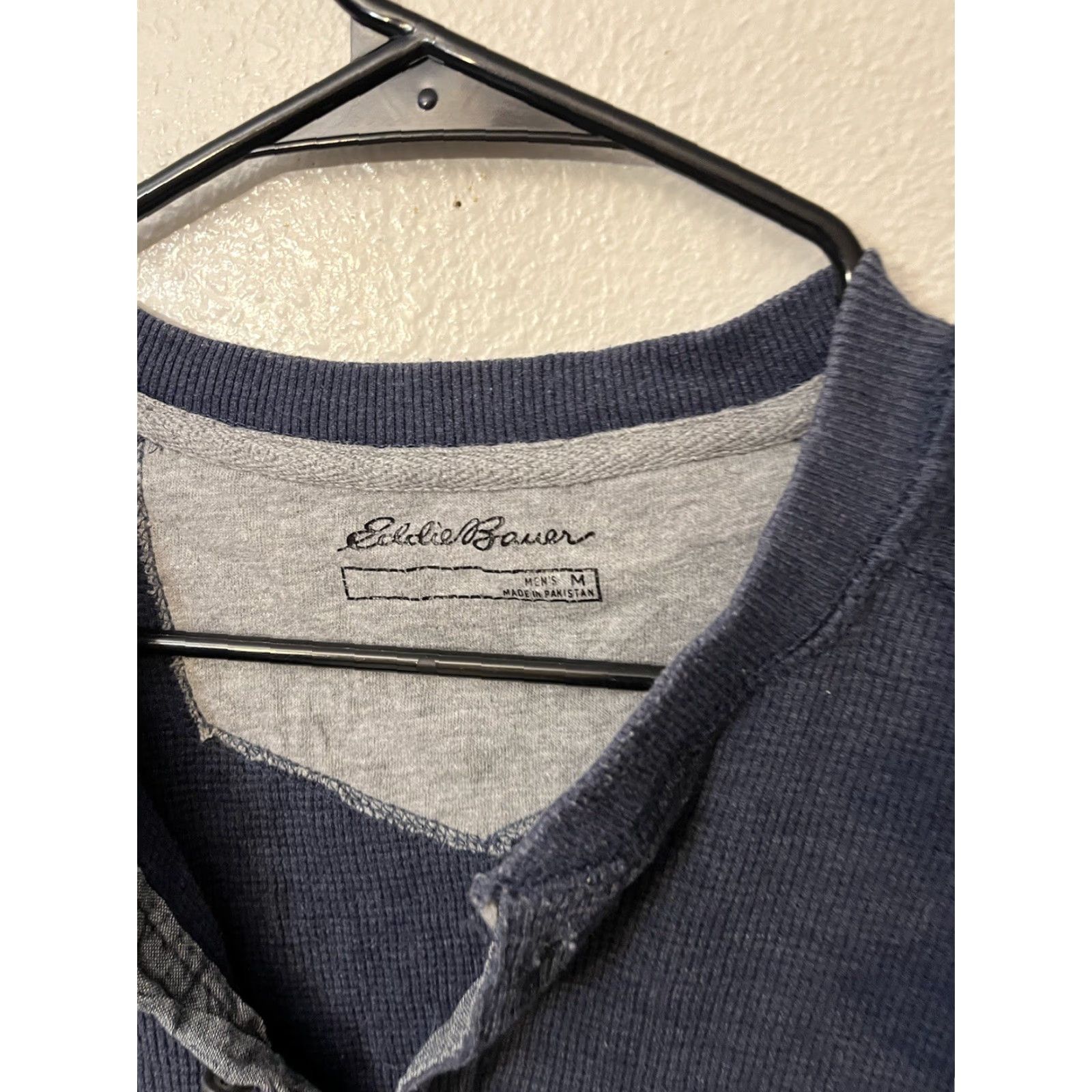 Eddie Bauer VINTAGE Eddie Bauer Men's Long Sleeve Henley Shirt Medium Navy Blue Knit 90s Classic Outdoor Size US M / EU 48-50 / 2 - 3 Thumbnail